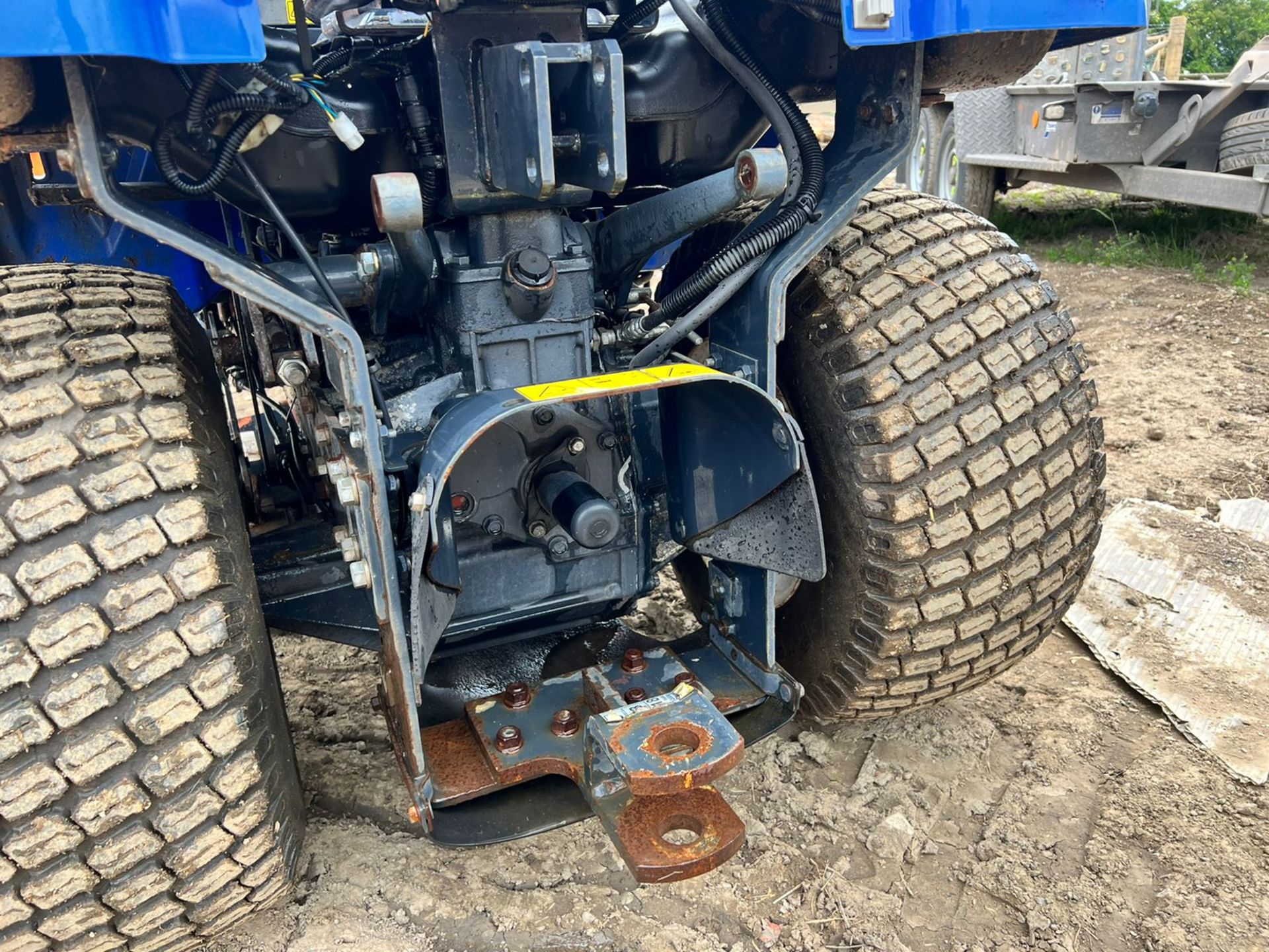 2012 ISEKI TXG237 4WD COMPACT TRACTOR WITH 54" UNDERSLUNG DECK AND FRONT SNOW BLADE *PLUS VAT* - Image 15 of 20