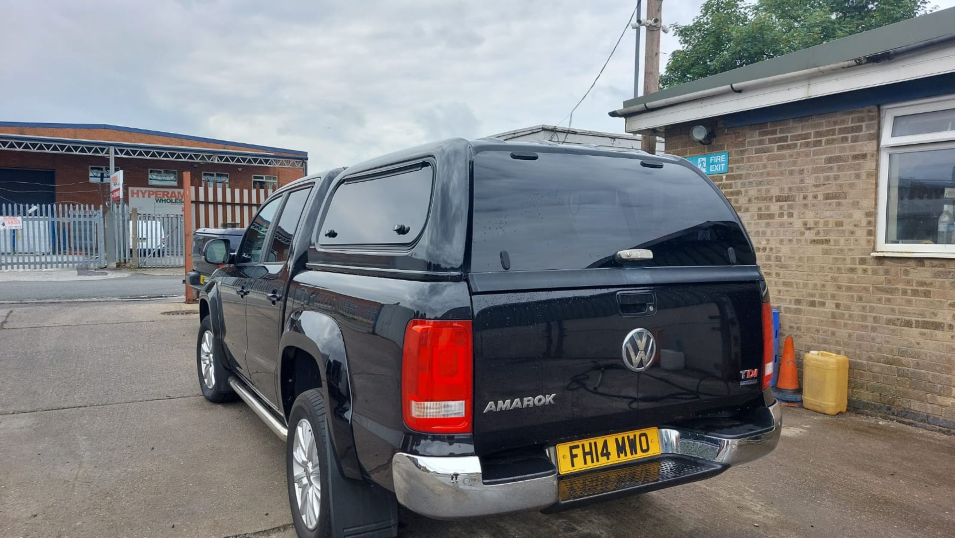 2014 VOLKSWAGEN AMAROK HIGHLINE 4MOTION DC A BLACK PICK-UP *NO VAT* - Image 3 of 5