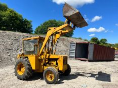 INTERNATIONAL 3434 FRONT LOADER TRACTOR WITH COMPRESSOR ON THE REAR *PLUS VAT*