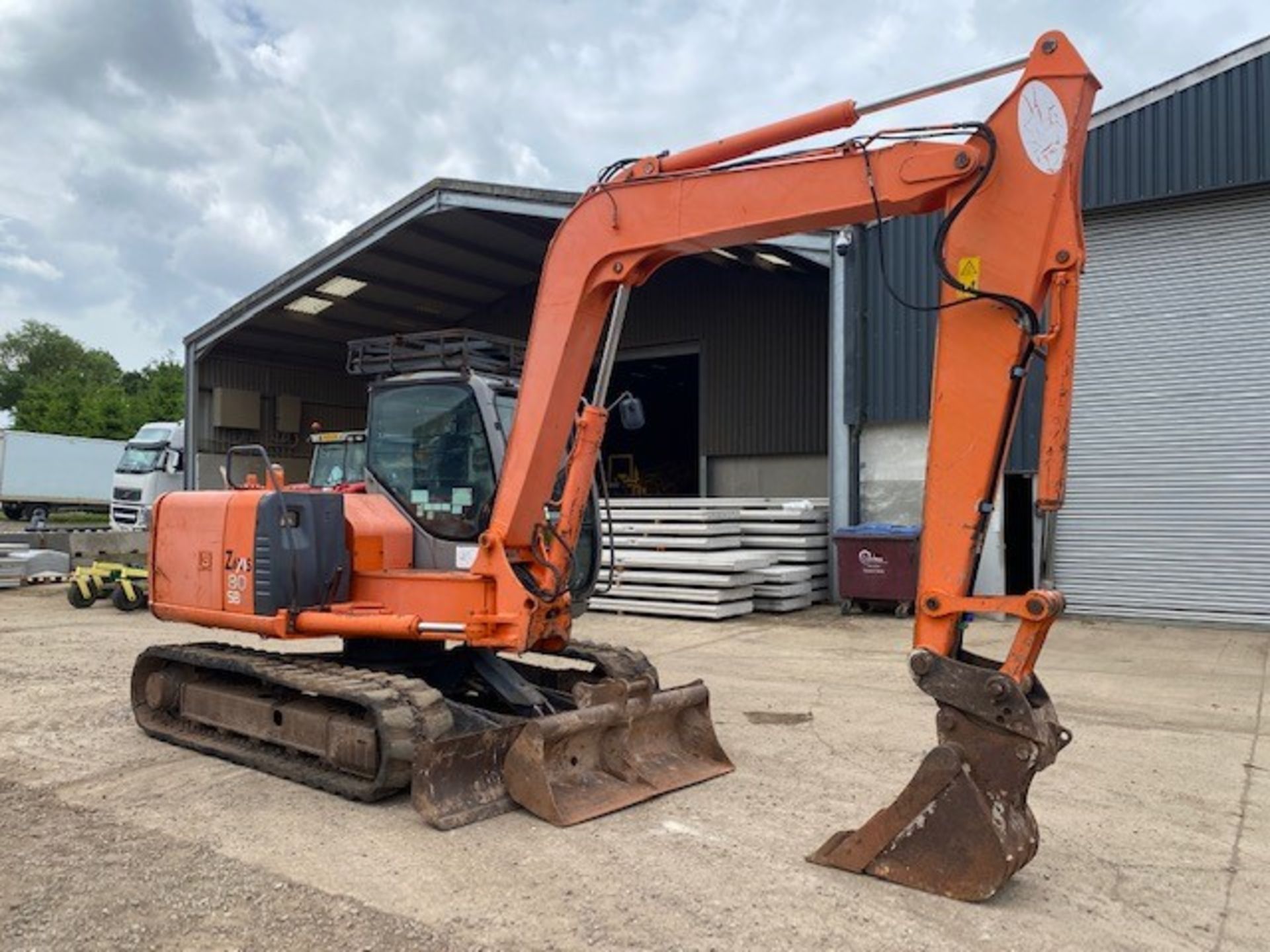 2004 HITACHI ZX80SB, HYDRAULIC HITCH, ONLY 2 OWNERS FROM NEW *PLUS VAT* - Image 7 of 12