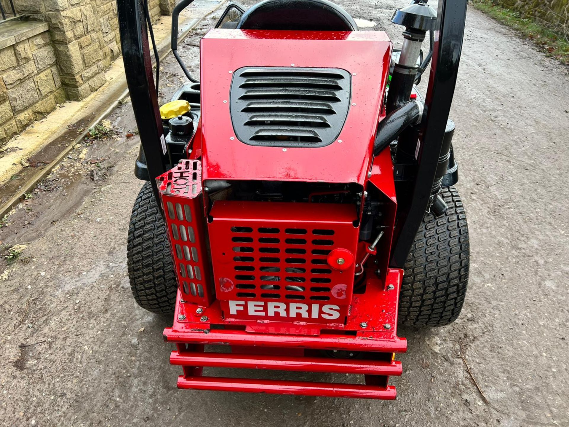 2015 FERRIS IS2500Z ZERO TURN MOWER, RUNS DRIVES AND DIGS, SHOWING A LOW 1134 HOURS *PLUS VAT* - Image 10 of 14