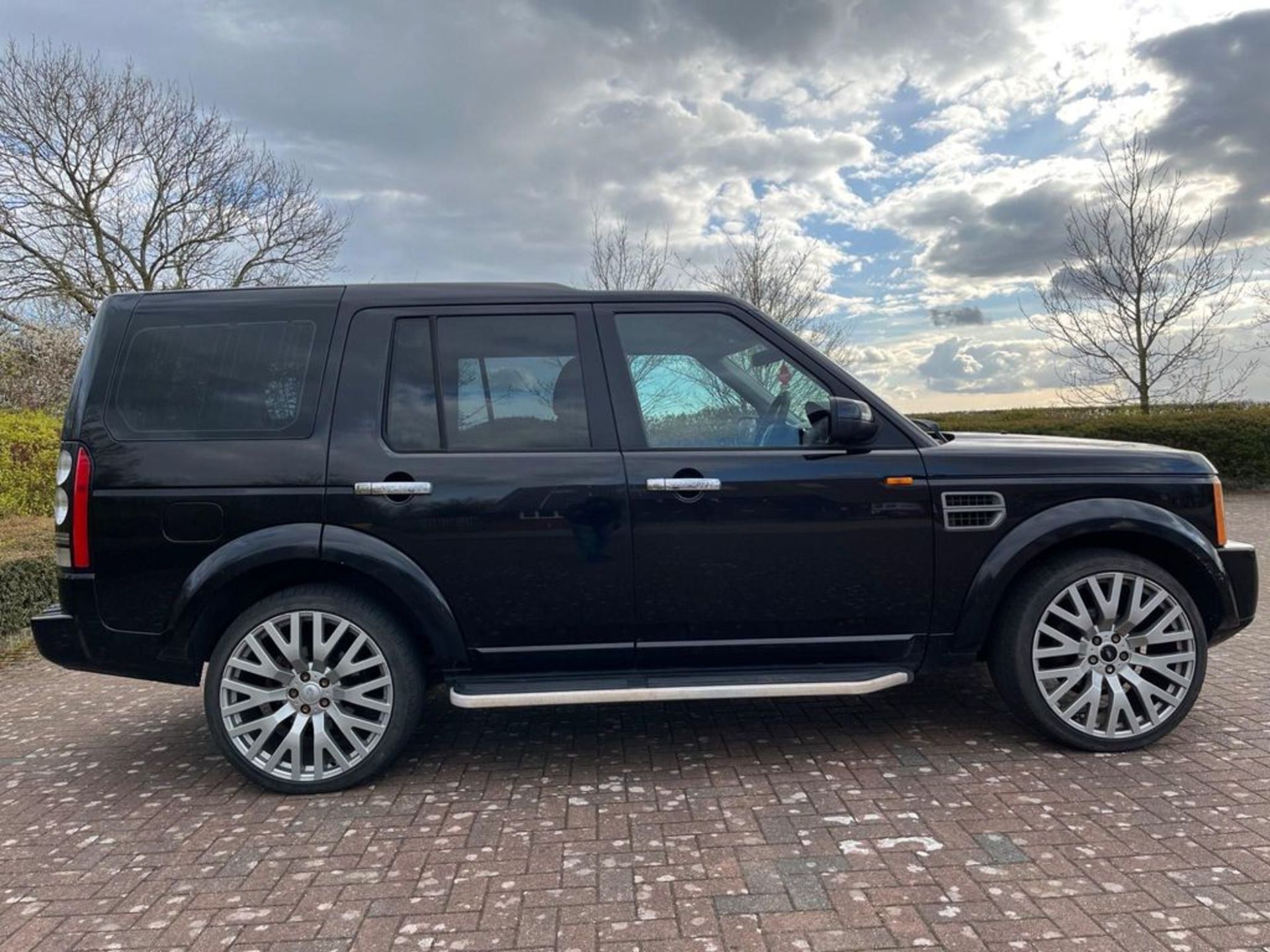 LAND ROVER DISCOVERY TDV6 GS A BLACK ESTATE *NO VAT* - Image 5 of 23