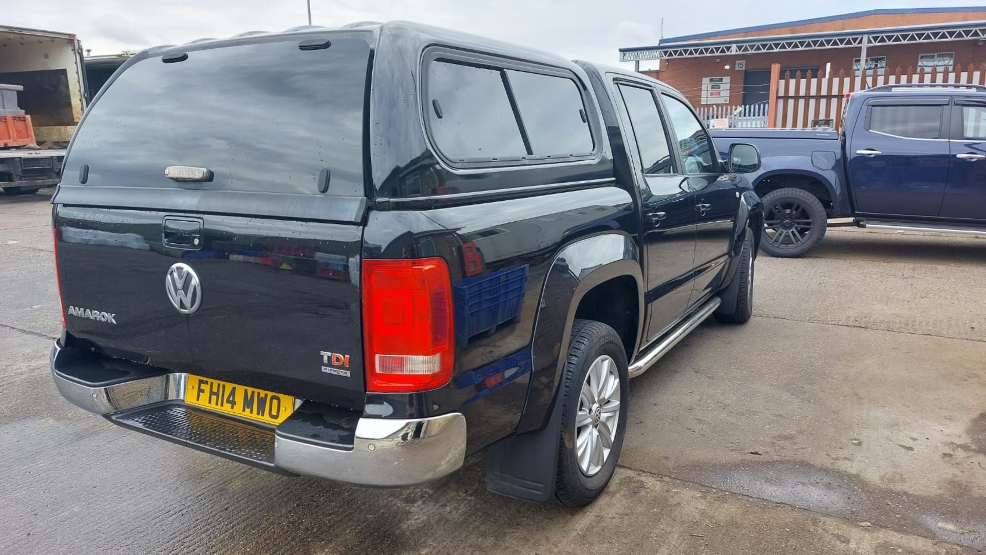 2014 VOLKSWAGEN AMAROK HIGHLINE 4MOTION DC A BLACK PICK-UP *NO VAT* - Image 2 of 5