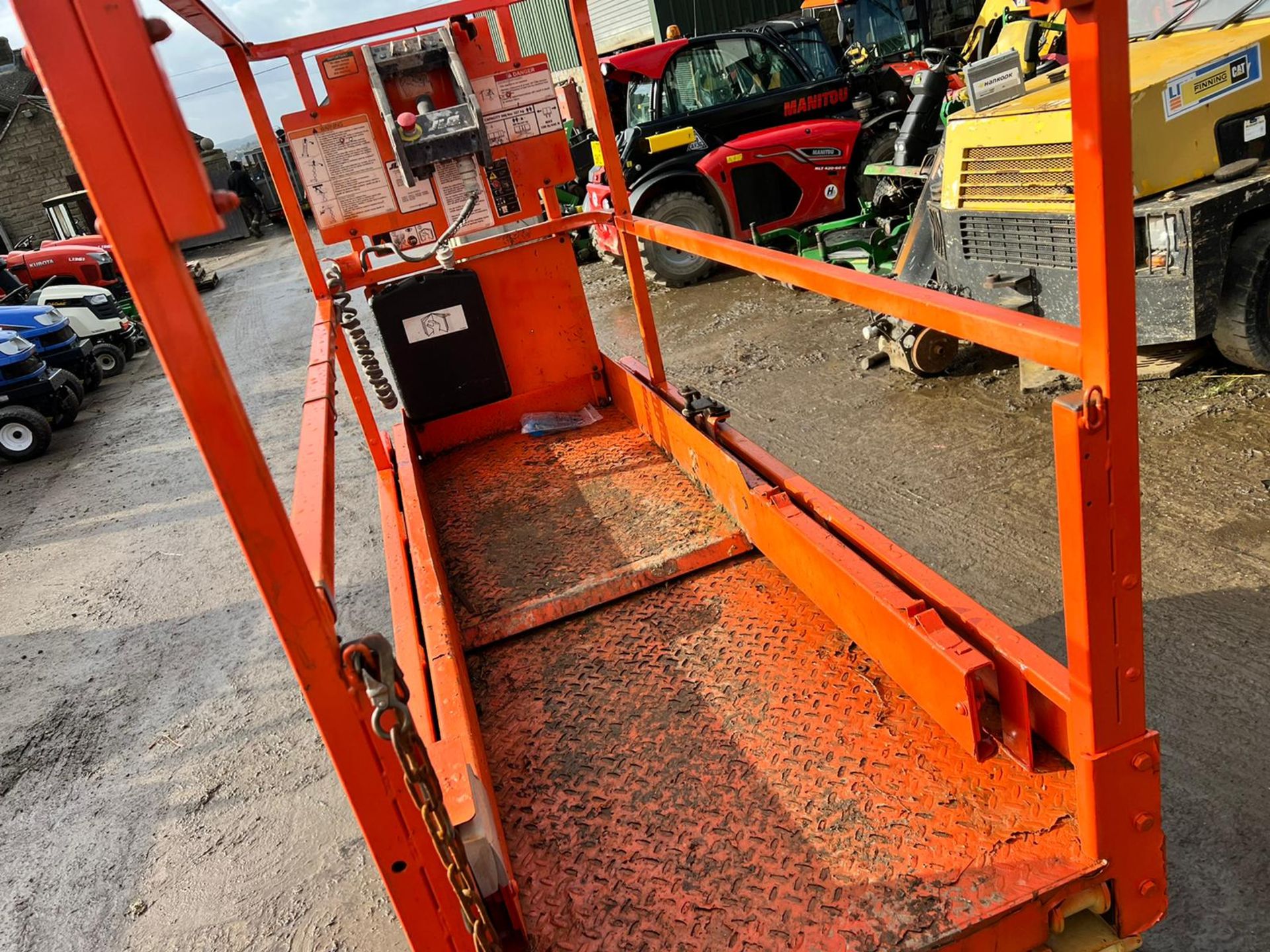 2016 JLG 1930ES ELECTRIC SCISSOR LIFT, DRIVES AND LIFTS, SHOWING A LOW 203 HOURS *PLUS VAT* - Image 16 of 17