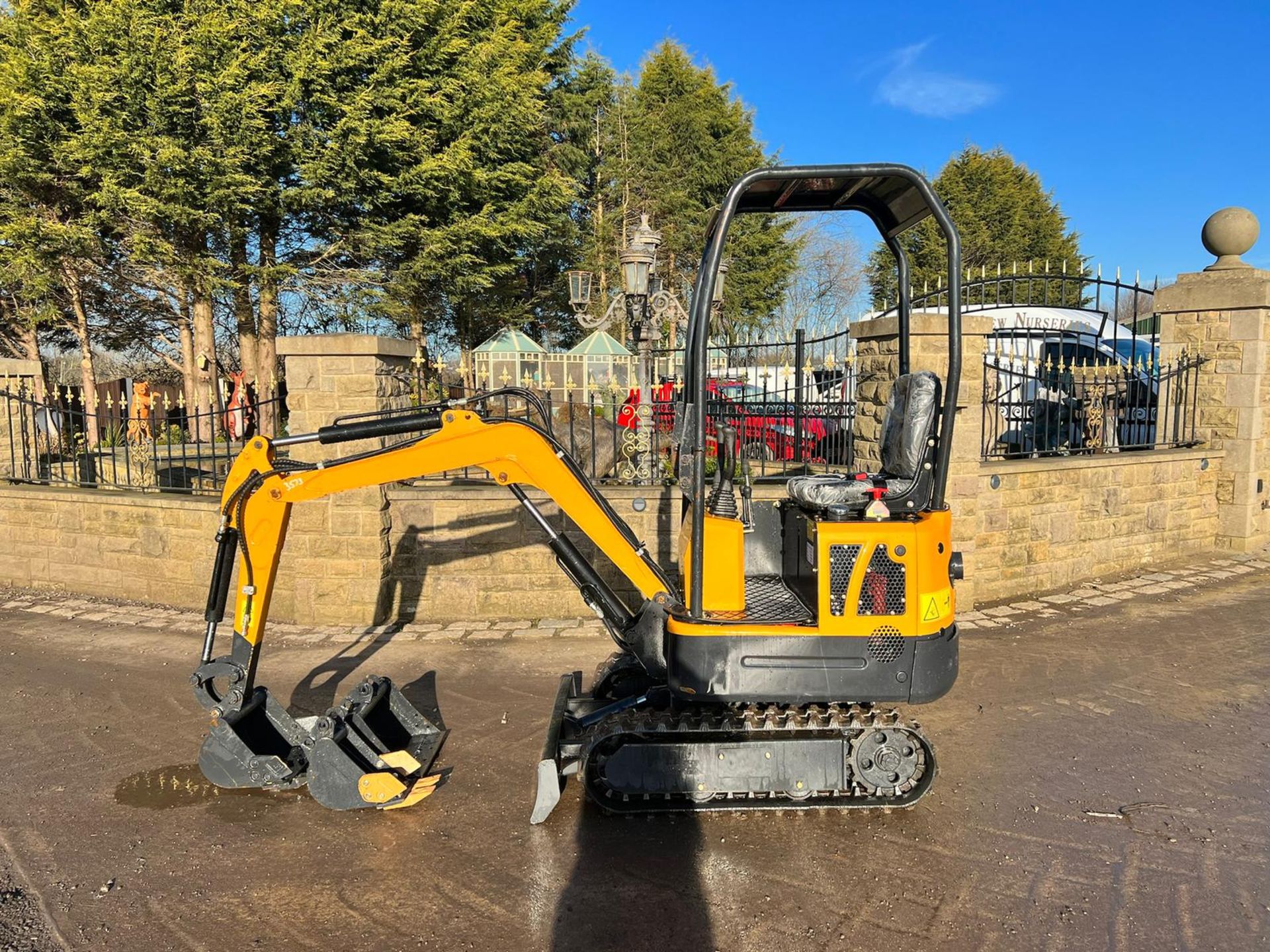 New And Unused LM10 1 Ton Mini Digger *PLUS VAT* - Image 3 of 10