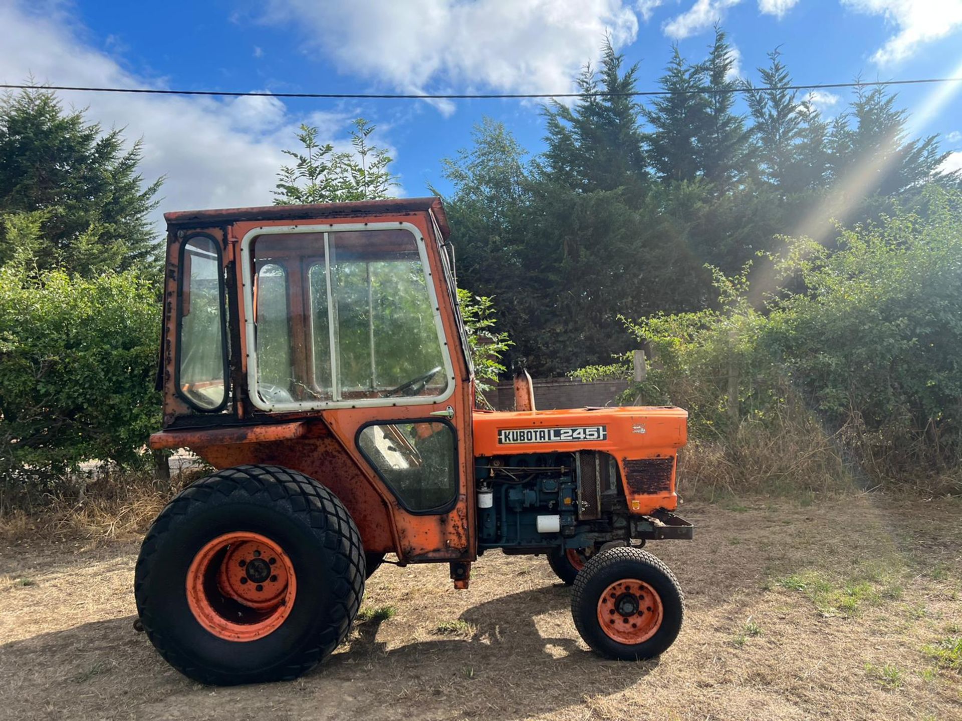 KUBOTA L245 COMPACT TRACTOR *PLUS VAT* - Image 3 of 8