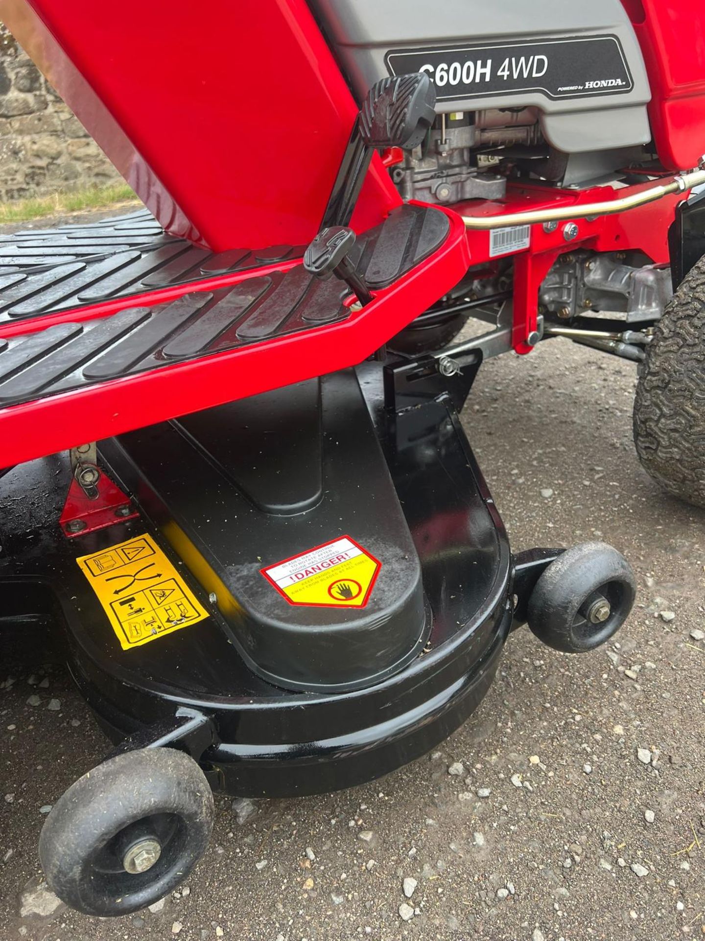 COUNTAX C600H RIDE ON LAWN MOWER 4 WHEEL DRIVE *PLUS VAT* - Image 11 of 17