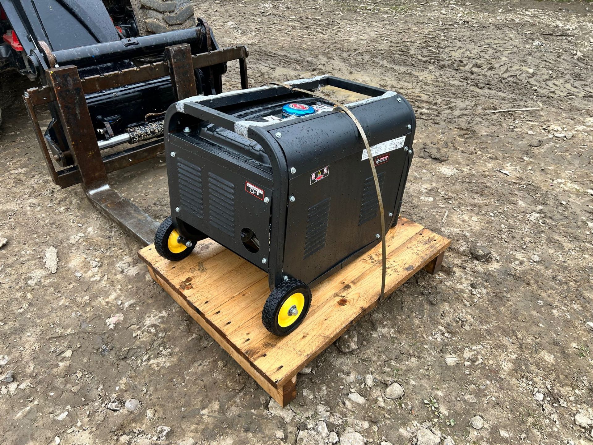 New And Unused 6.5HP Dual Voltage Petrol Generator *PLUS VAT* - Image 2 of 6