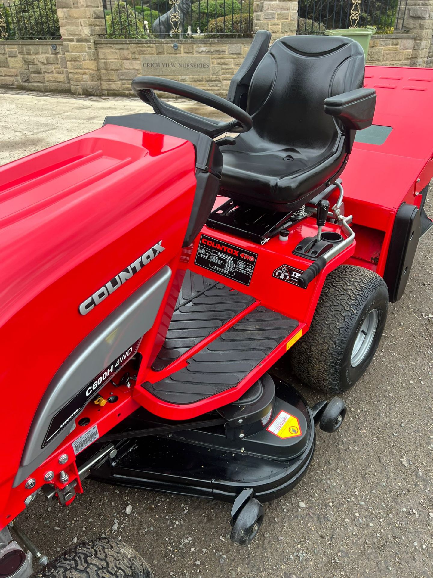 COUNTAX C600H RIDE ON LAWN MOWER 4 WHEEL DRIVE *PLUS VAT* - Image 14 of 17