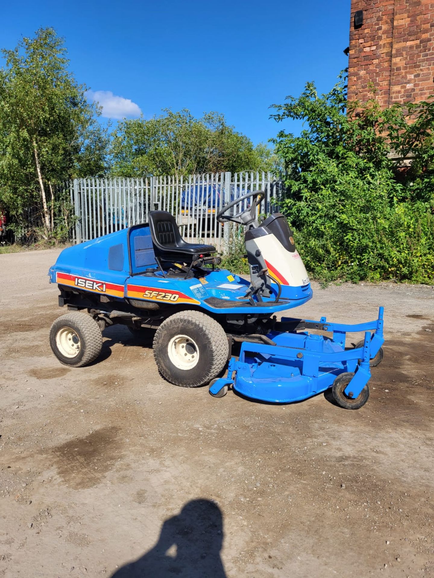 Iseki SF230 Out Front Mower 4WD *NO VAT* - Image 6 of 8