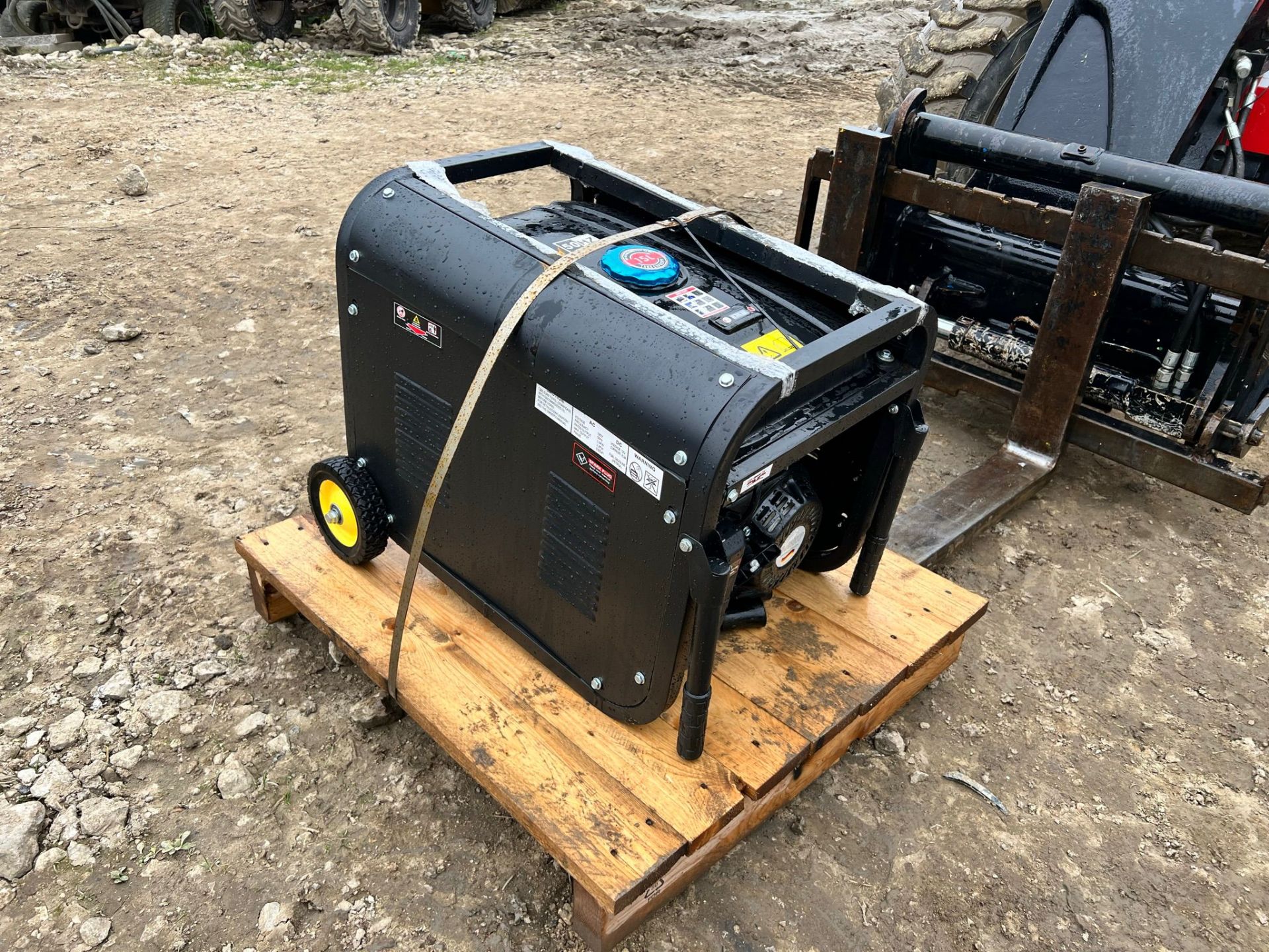 New And Unused 6.5HP Dual Voltage Petrol Generator *PLUS VAT* - Image 6 of 6