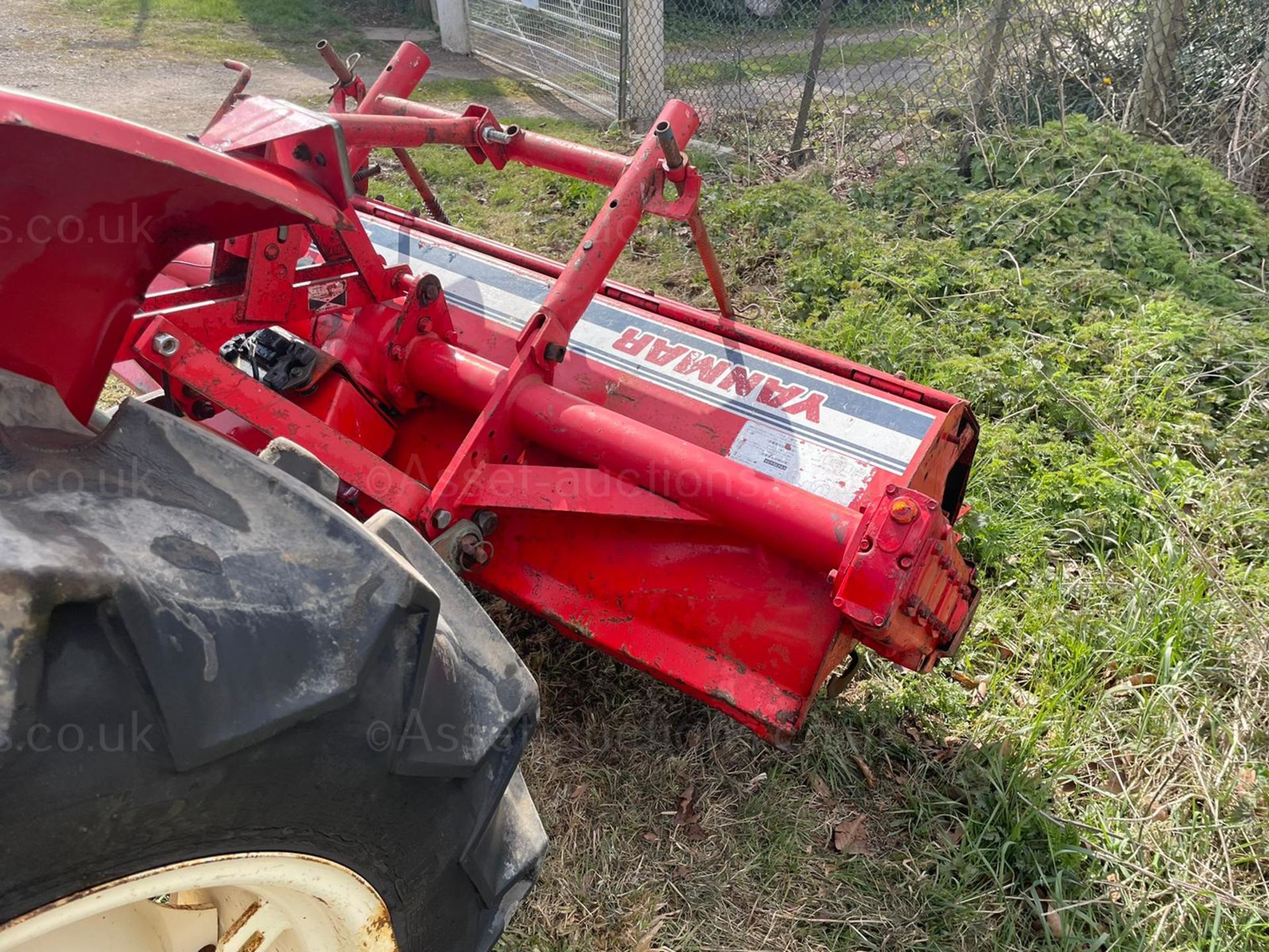 YANMAR YM2820D TRACTOR, 4 WHEEL DRIVE, WITH ROTAVATOR, RUNS AND WORKS, 3 POINT LINKAGE *PLUS VAT* - Image 9 of 10