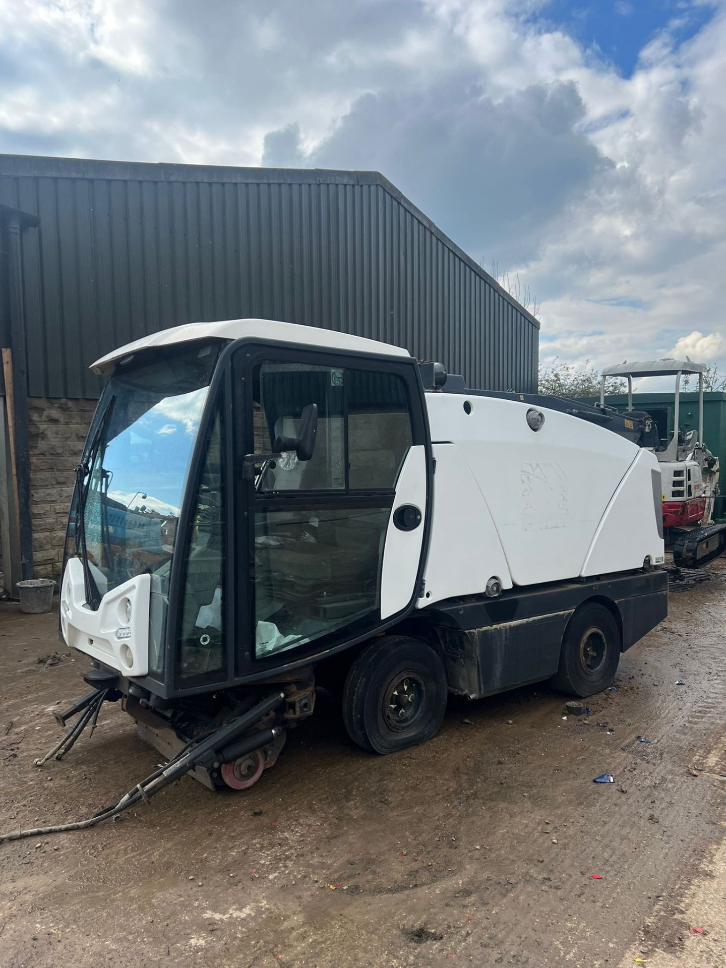 2013 JOHNSTON ROAD SWEEPER, YEAR 2013 *PLUS VAT*