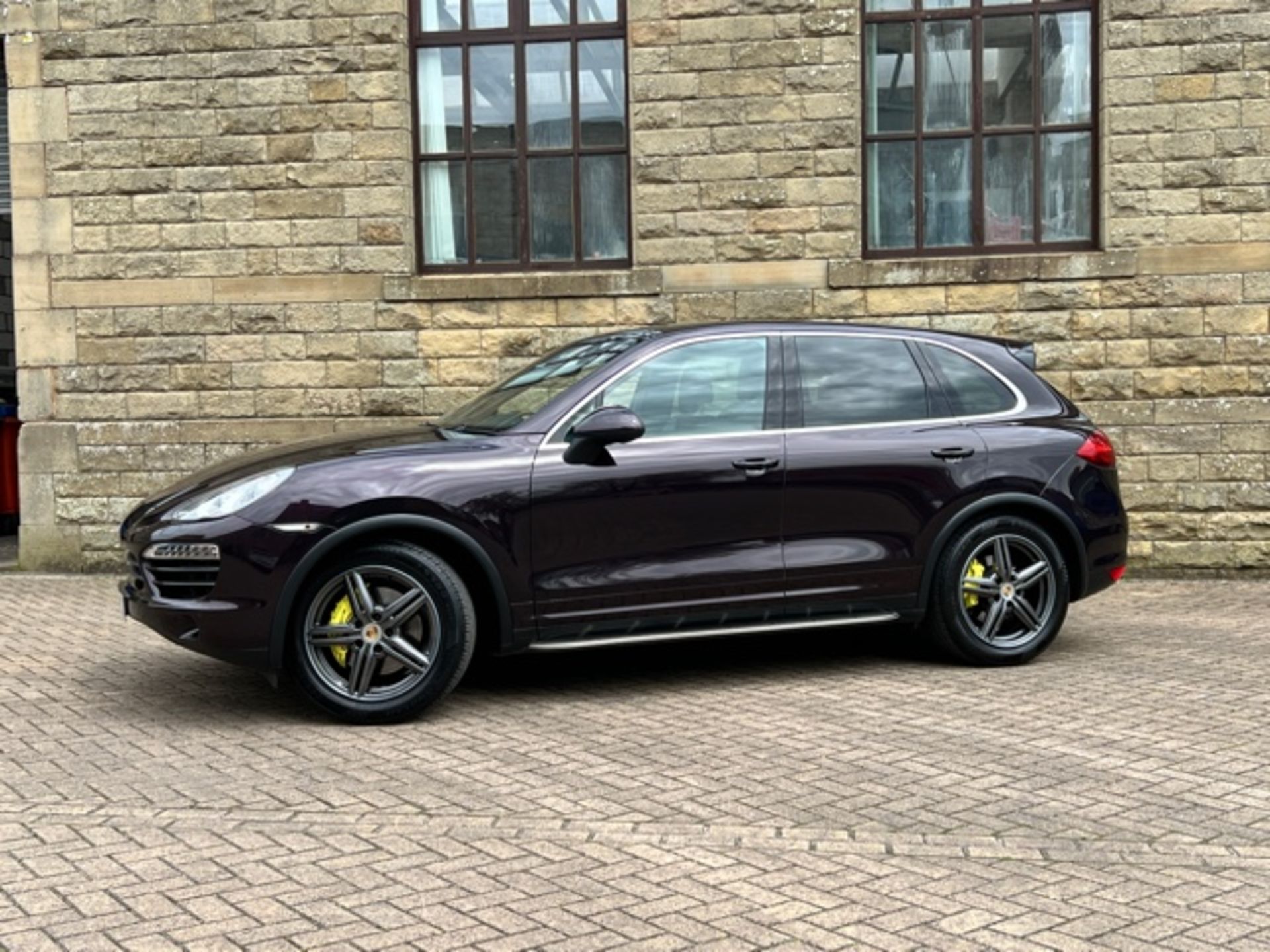 2011/61 PORCHE CAYENNE V6 D TIPTRONIC ESTATE WITH AMETHYST METALLIC SPECIAL ORDER PAINT *NO VAT* - Image 4 of 8