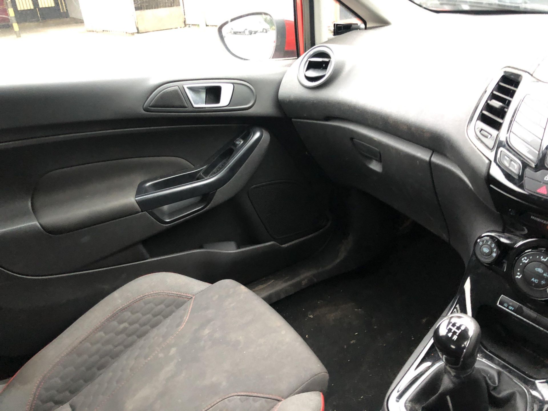 2014 FORD FIESTA ZETEC S RED HATCHBACK *NO VAT* - Image 10 of 14