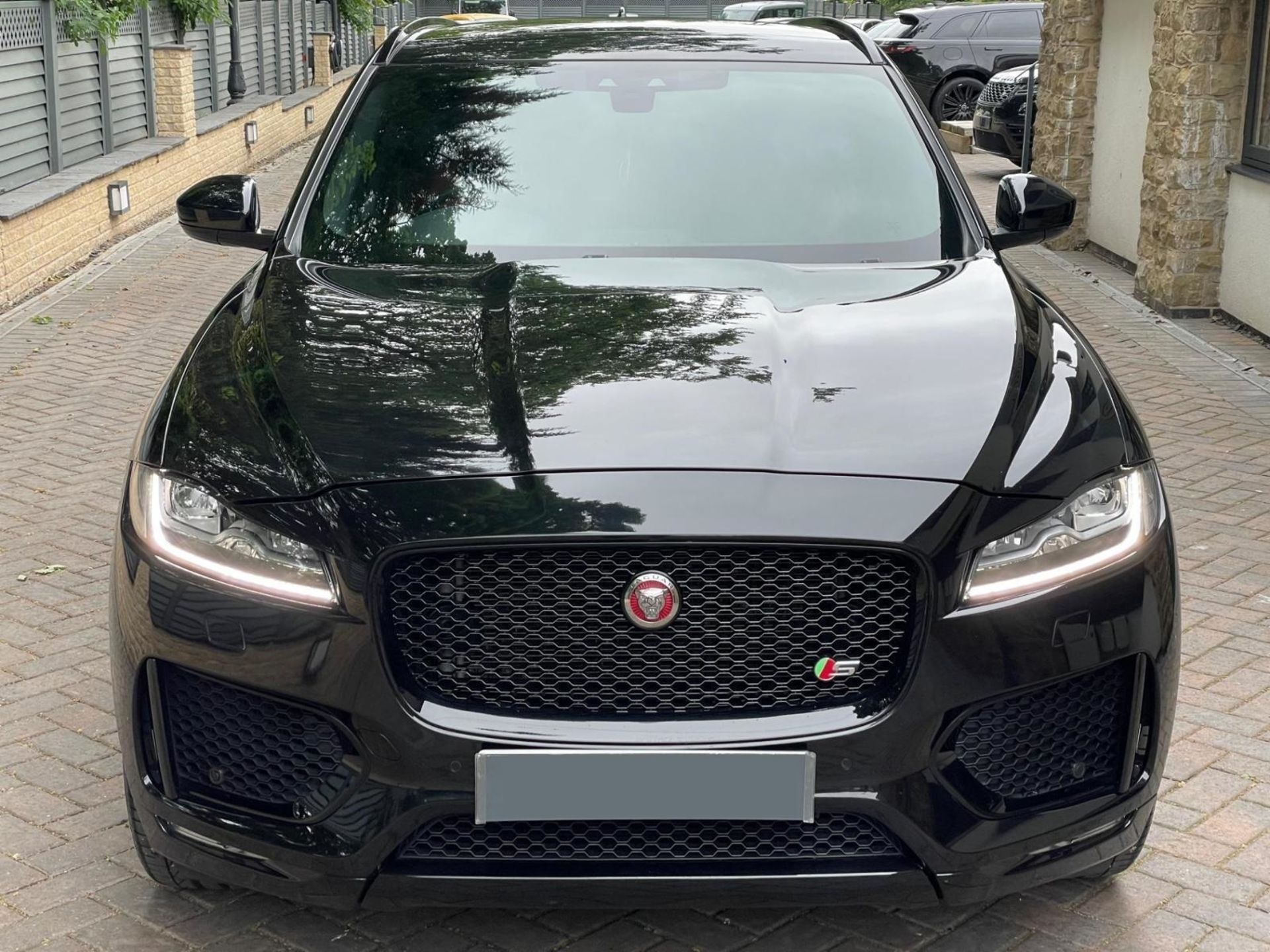 2017 Jaguar F-Pace 3.0d V6 S 5dr Auto AWD ESTATE Diesel Automatic *NO VAT* - Image 2 of 12