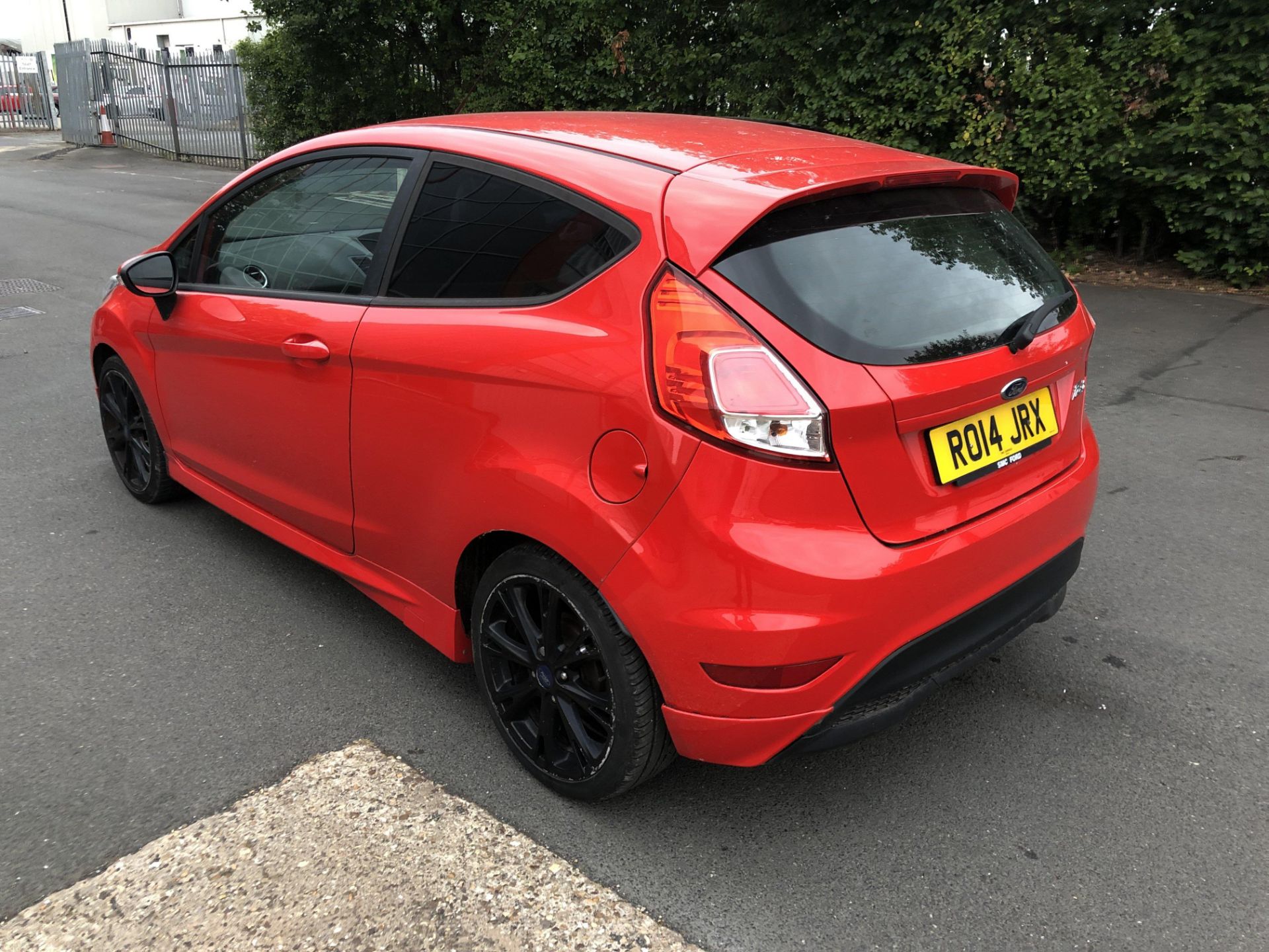 2014 FORD FIESTA ZETEC S RED HATCHBACK *NO VAT* - Image 7 of 14