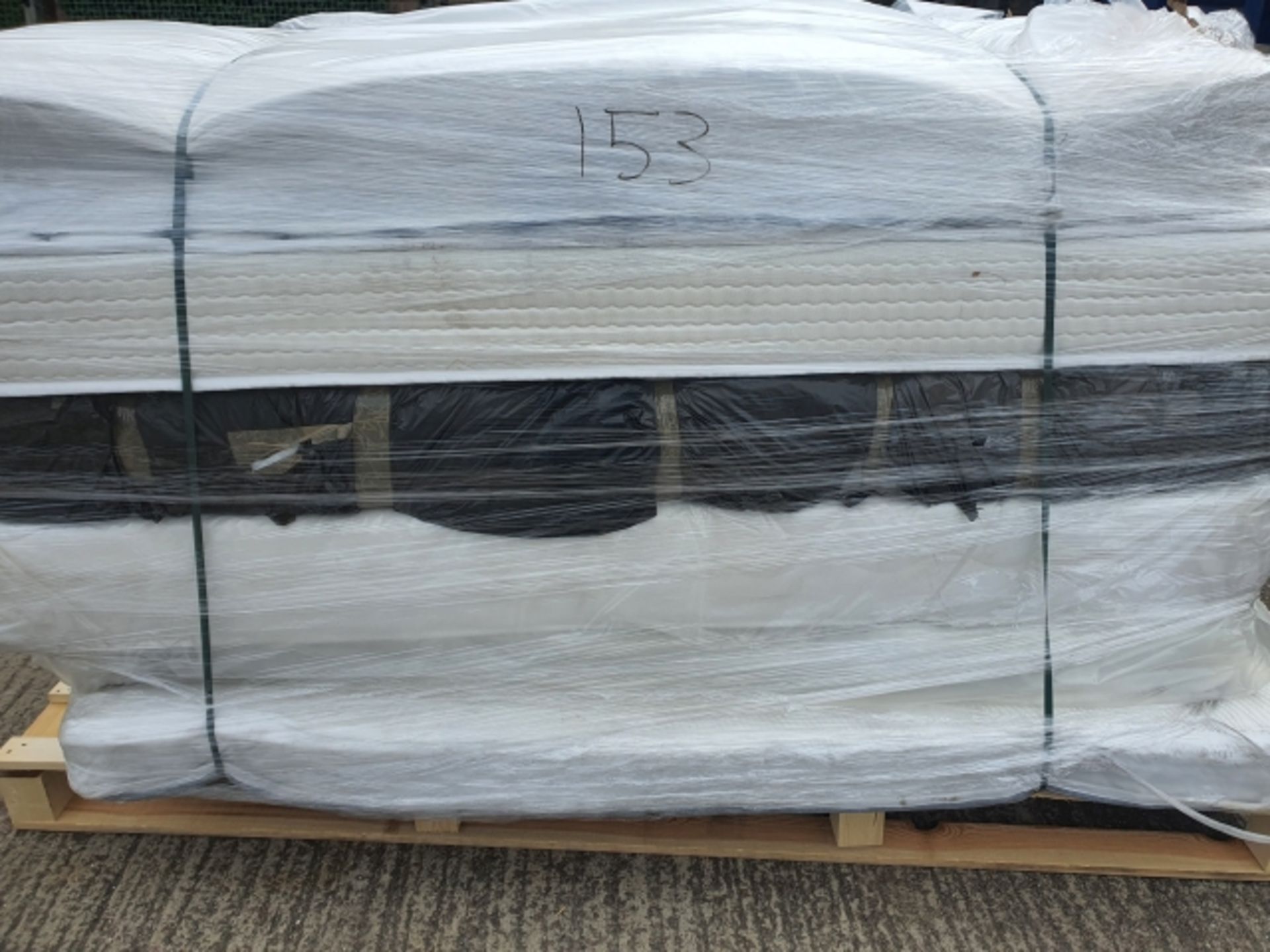 1 PALLET OF UNMAINFESTED MIX BULK FURNITURE CUSTOMER RETURNS, NO RESERVE *NO VAT*