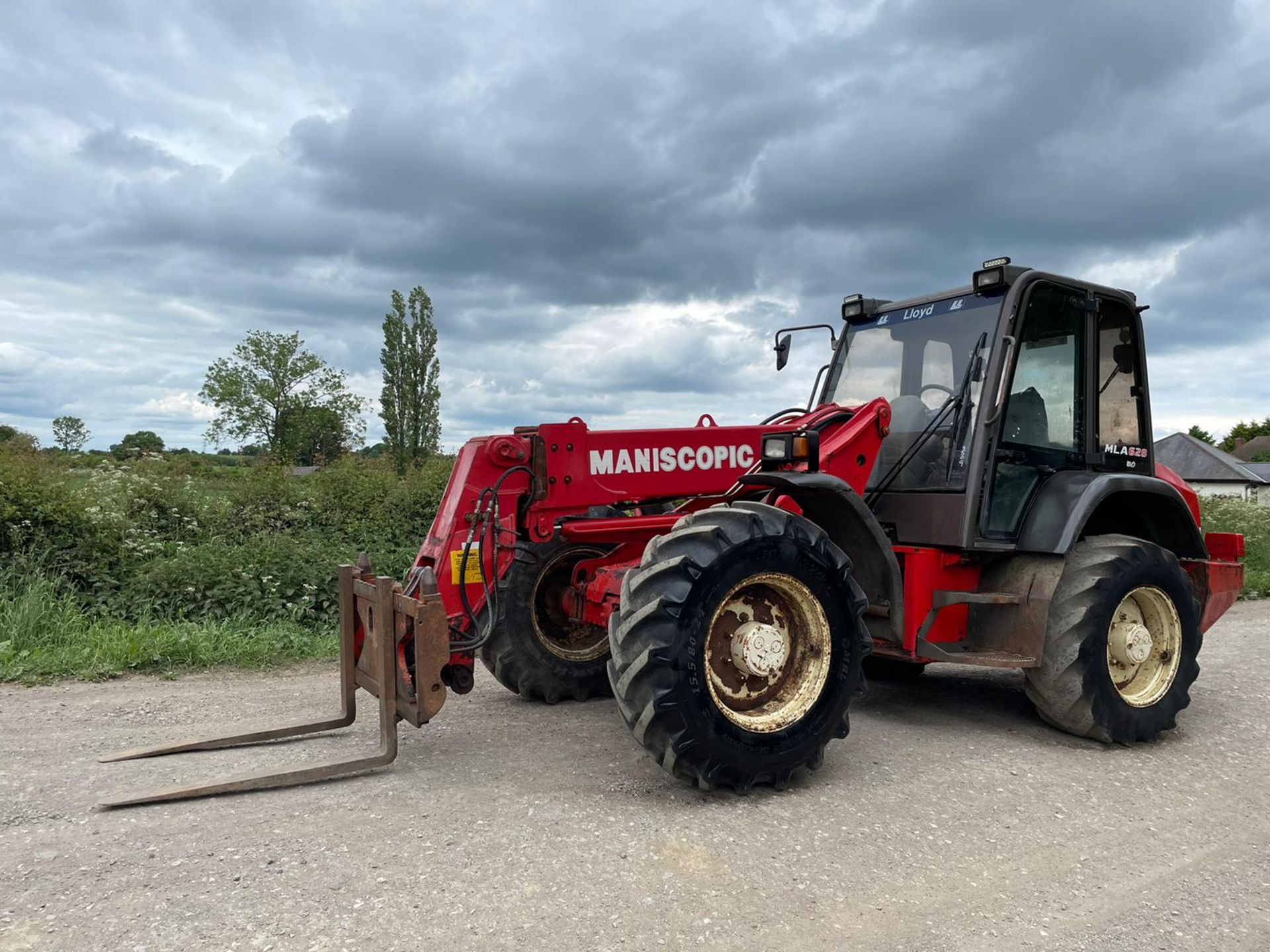 2000 MANITOU MLA 628 ARTICULATED TELESCOPIC TELEHANDLER, RUNS DRIVES AND LIFTS *PLUS VAT* - Image 4 of 13