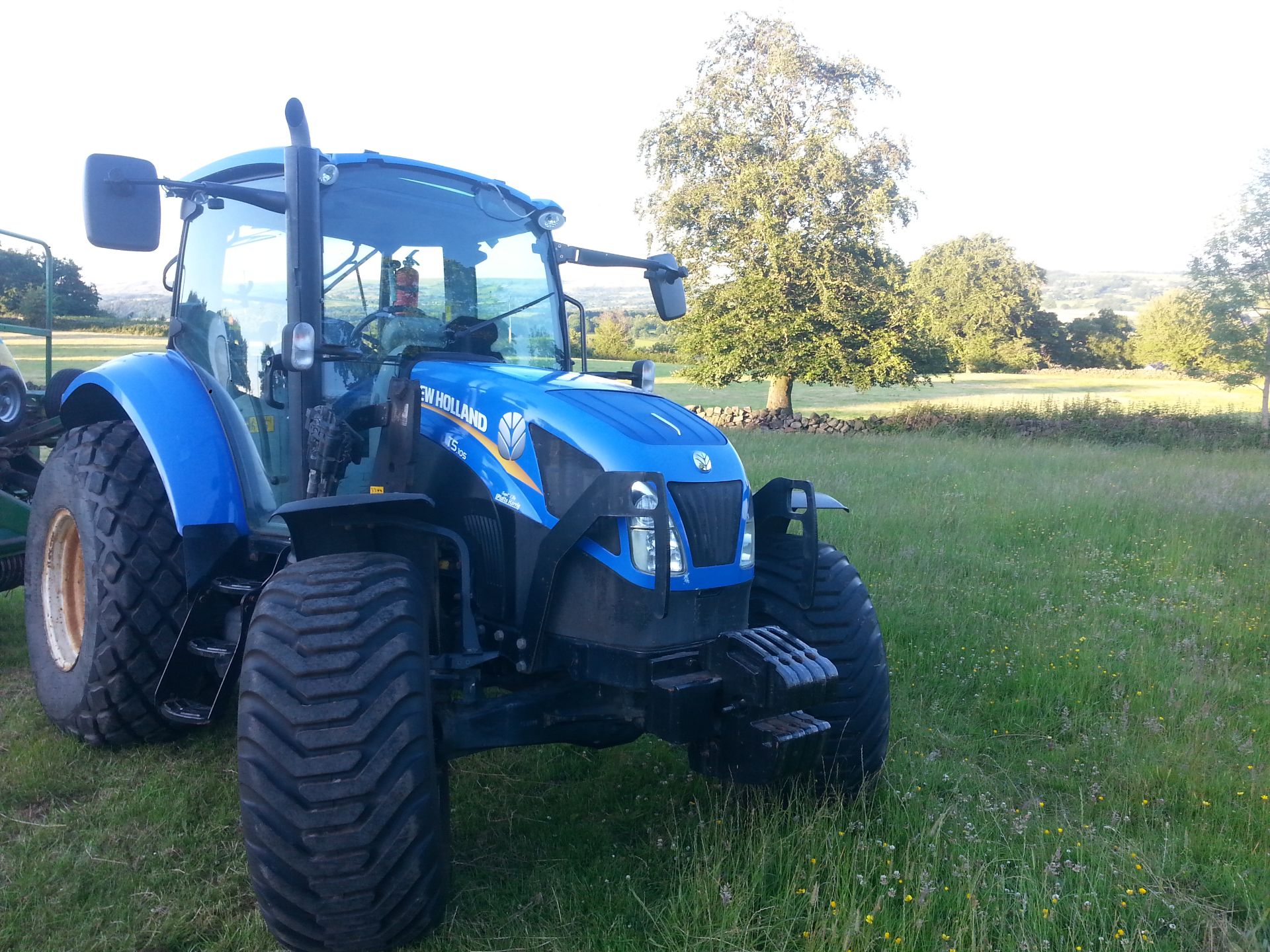 NEW HOLLAND T5.105 TRACTOR, 63 PLATE, 4WD, 6460 HOURS WARRANTED *PLUS VAT* - Image 2 of 11