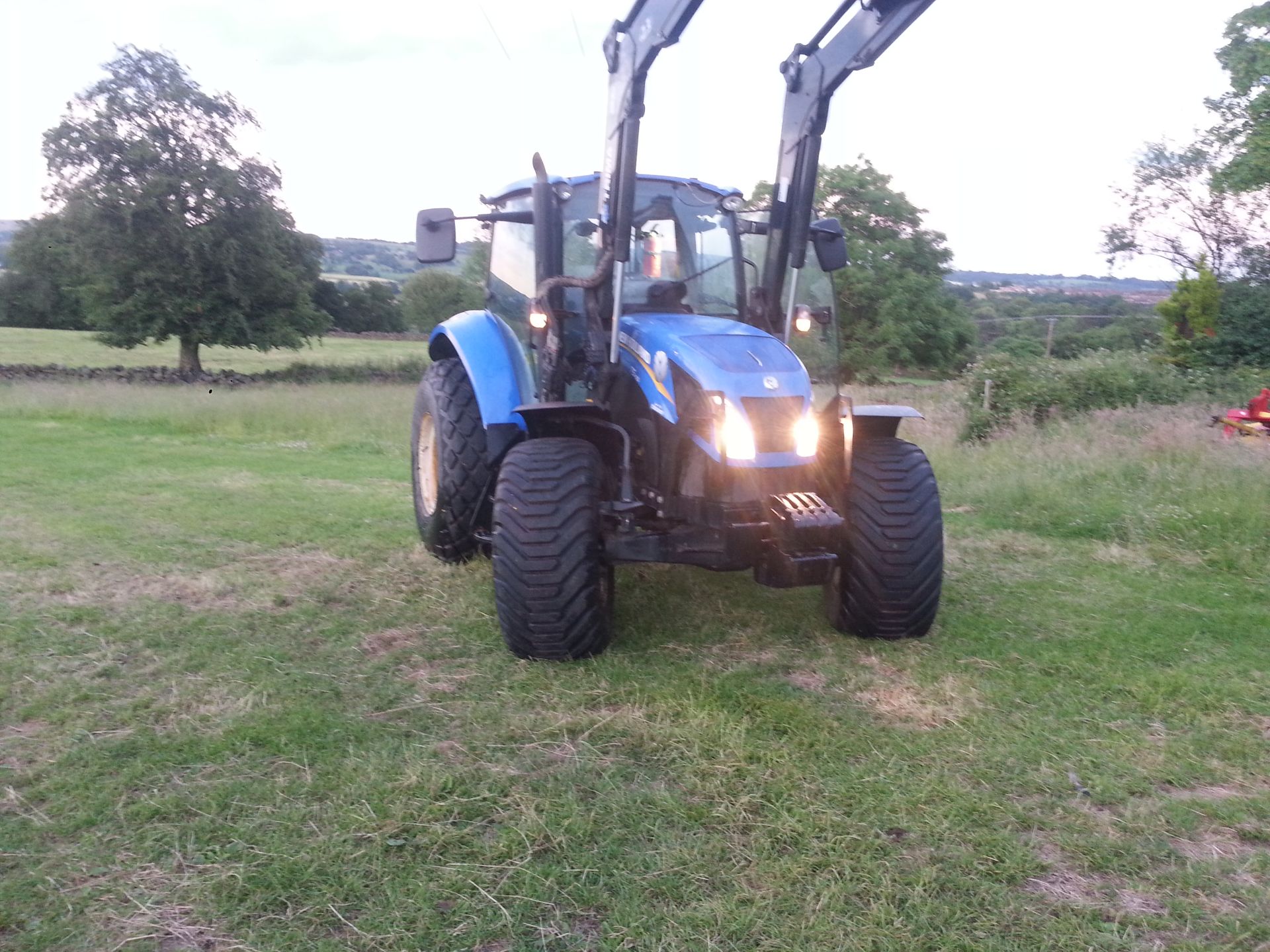 NEW HOLLAND T5.105 TRACTOR, 63 PLATE, 4WD, 6460 HOURS WARRANTED *PLUS VAT* - Image 4 of 11
