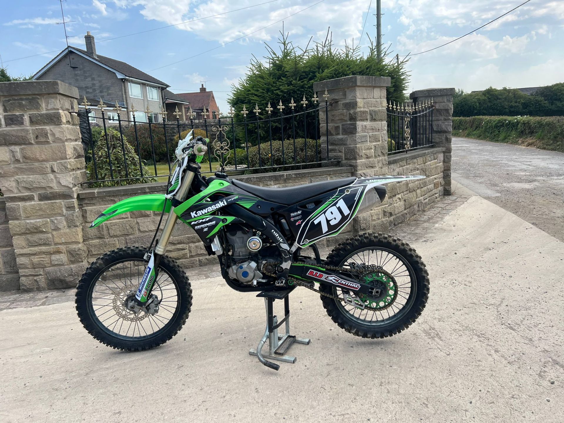 ROAD REGISTERED 2013 KAWASAKI KX450 BIKE *NO VAT* - Image 2 of 8