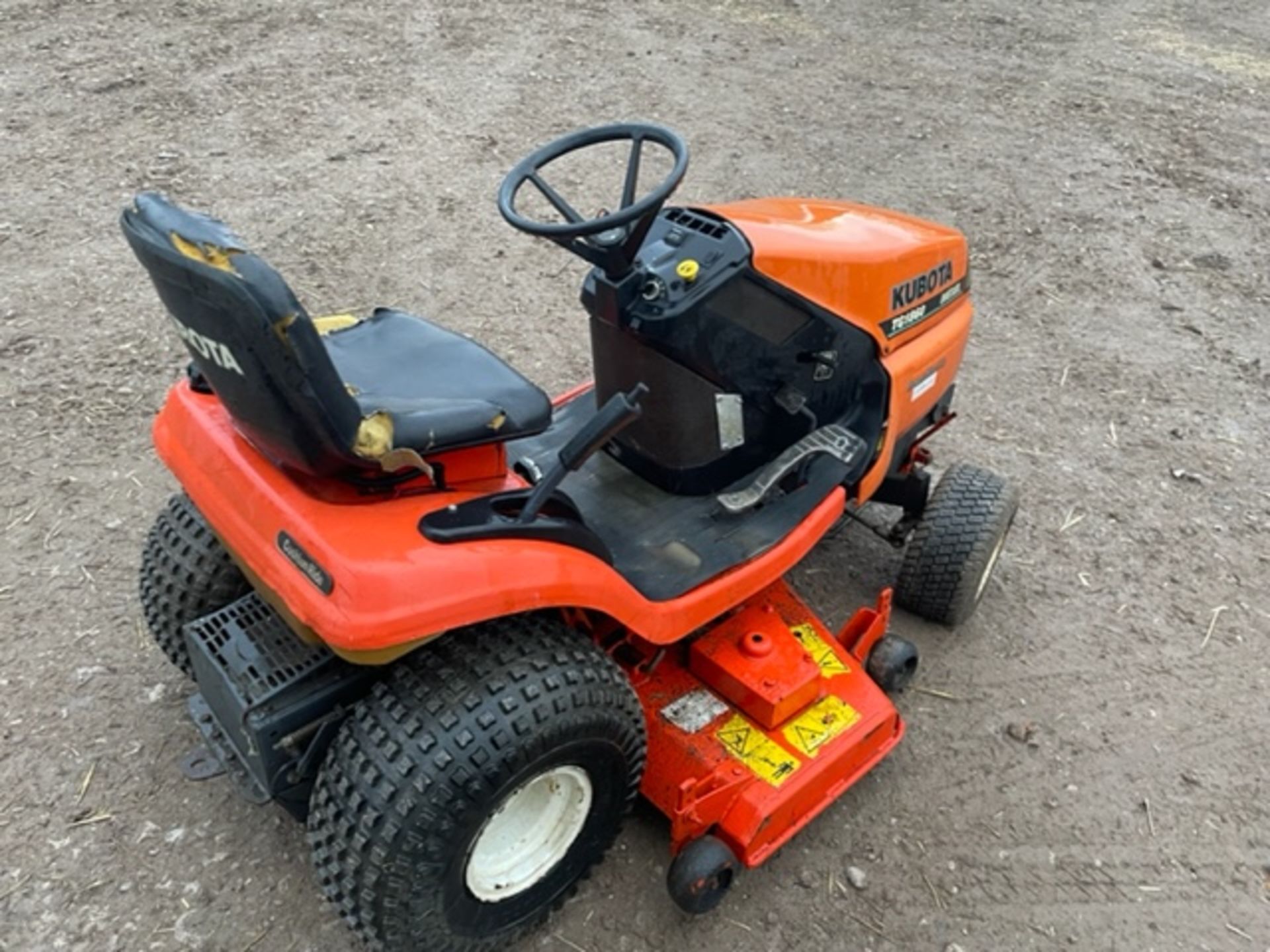 KUBOTA TG1860 DIESEL RIDE ON MOWER, IN WORKING ORDER *NO VAT* - Image 3 of 4