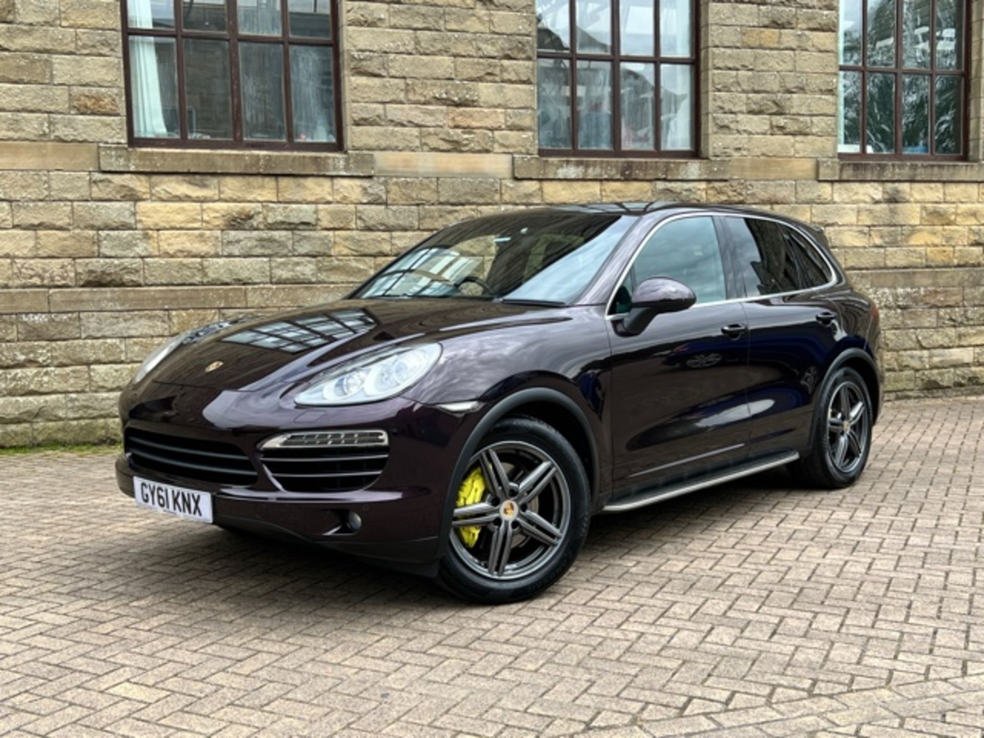 2011/61 PORCHE CAYENNE V6 D TIPTRONIC ESTATE WITH AMETHYST METALLIC SPECIAL ORDER PAINT *NO VAT* - Image 2 of 8