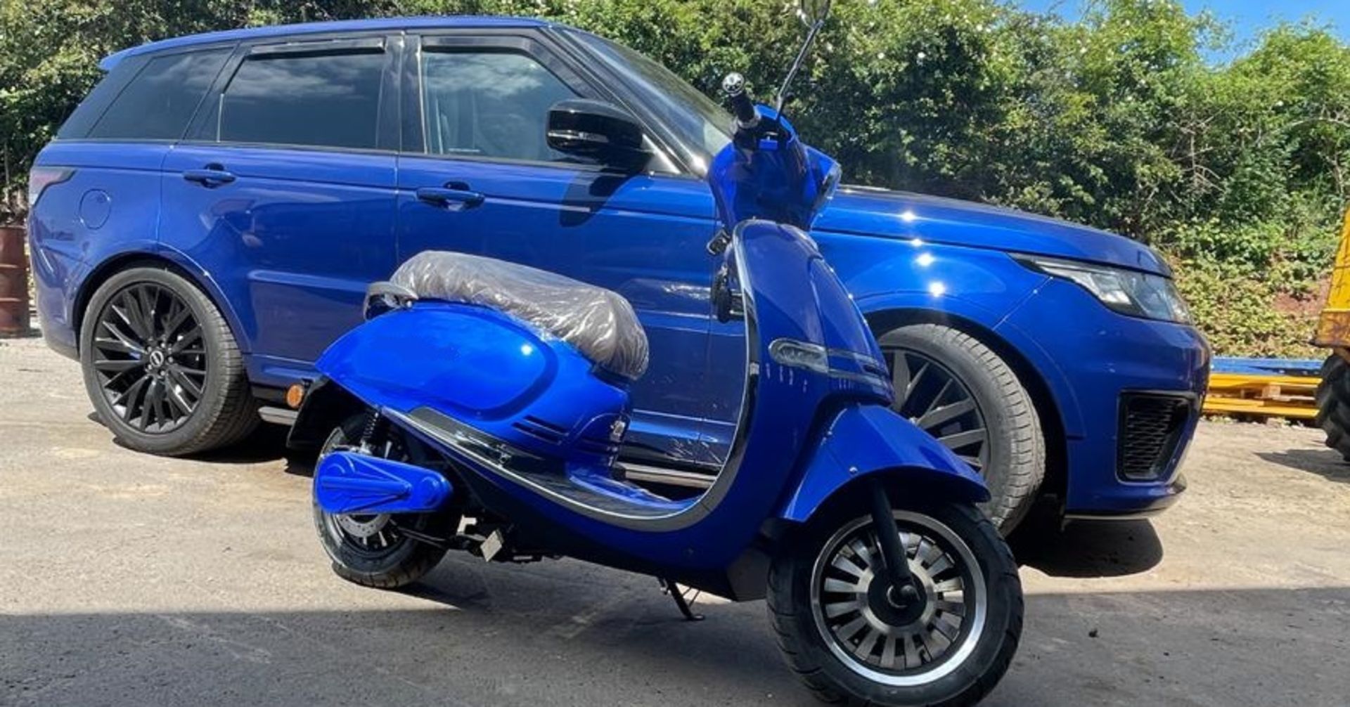 NEW 22 PLATE BLUE MILANO ELECTRIC SCOOTER, 4000W, MAX 50mph, 72v VESPA / LAMBRETTA STYLE *+ VAT* - Image 5 of 18