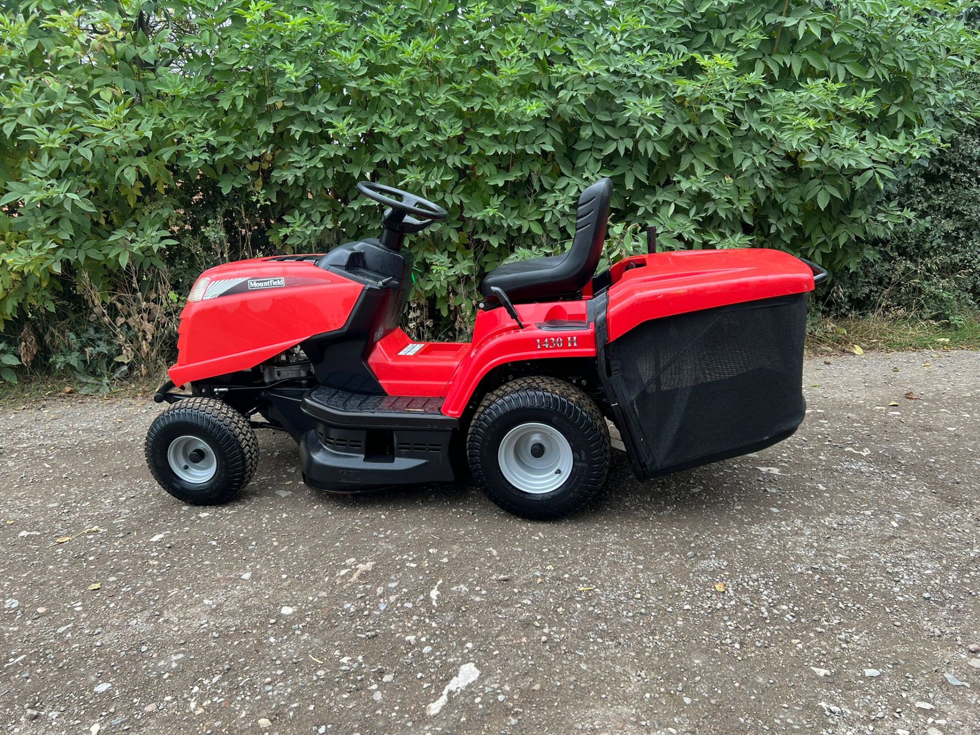 MOUNTFIELD 1430H RIDE ON LAWN MOWER *PLUS VAT* - Image 3 of 6