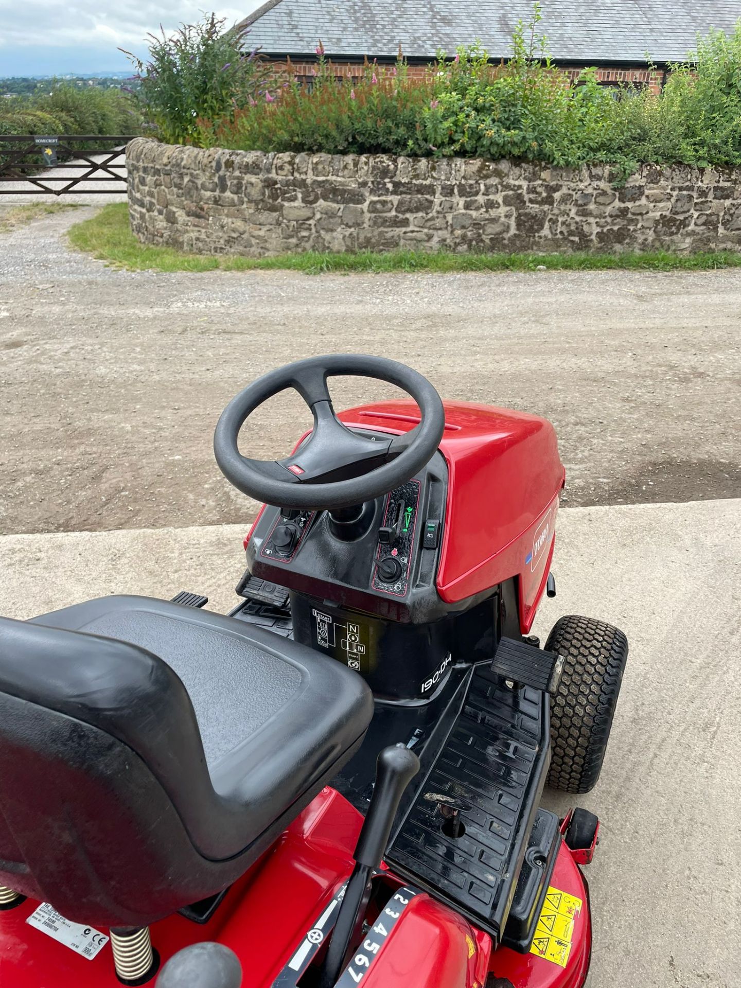 TORO 190-DH RIDE ON LAWN MOWER *NO VAT* - Image 8 of 10