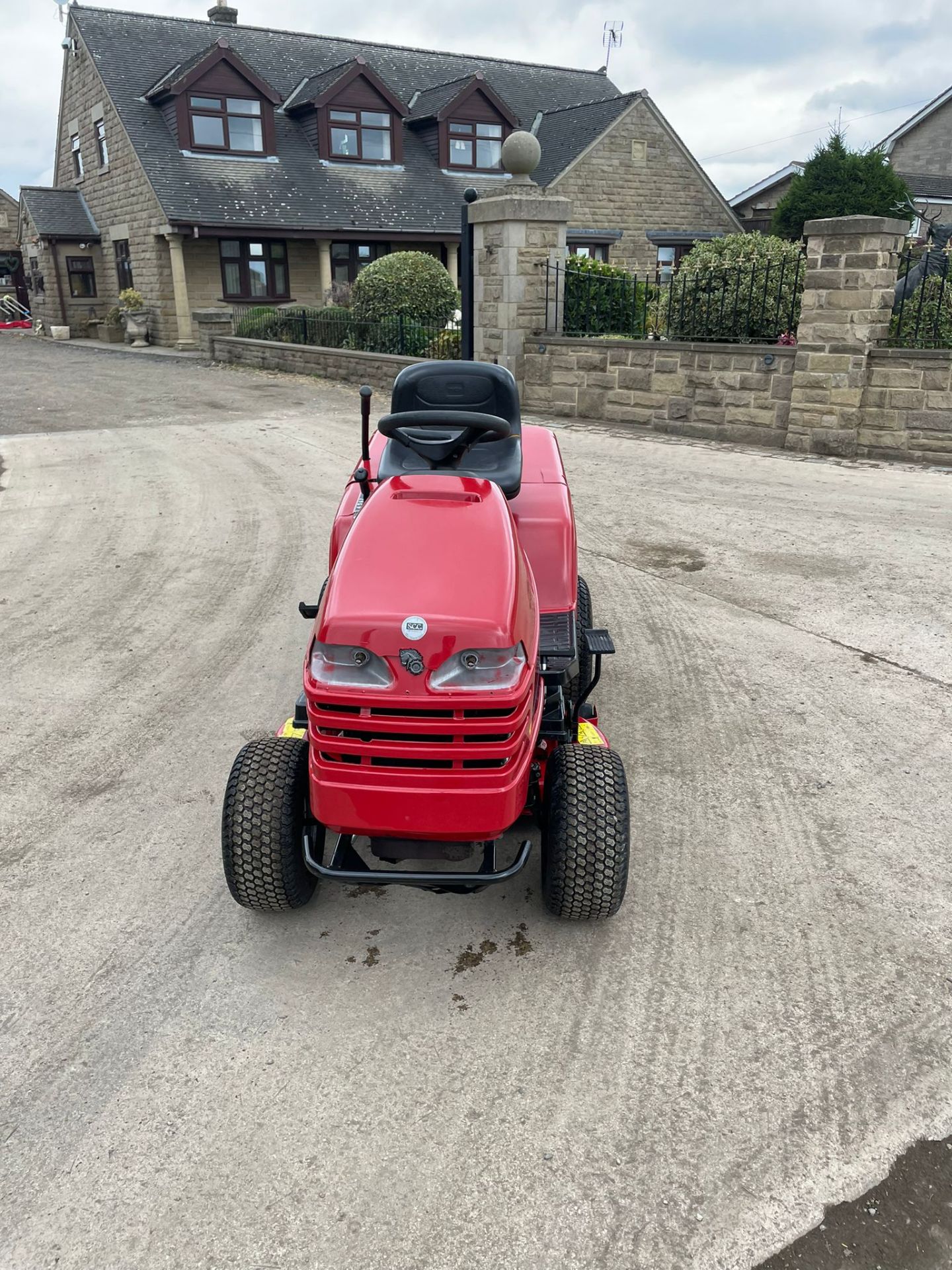 TORO 190-DH RIDE ON LAWN MOWER *NO VAT* - Image 2 of 10