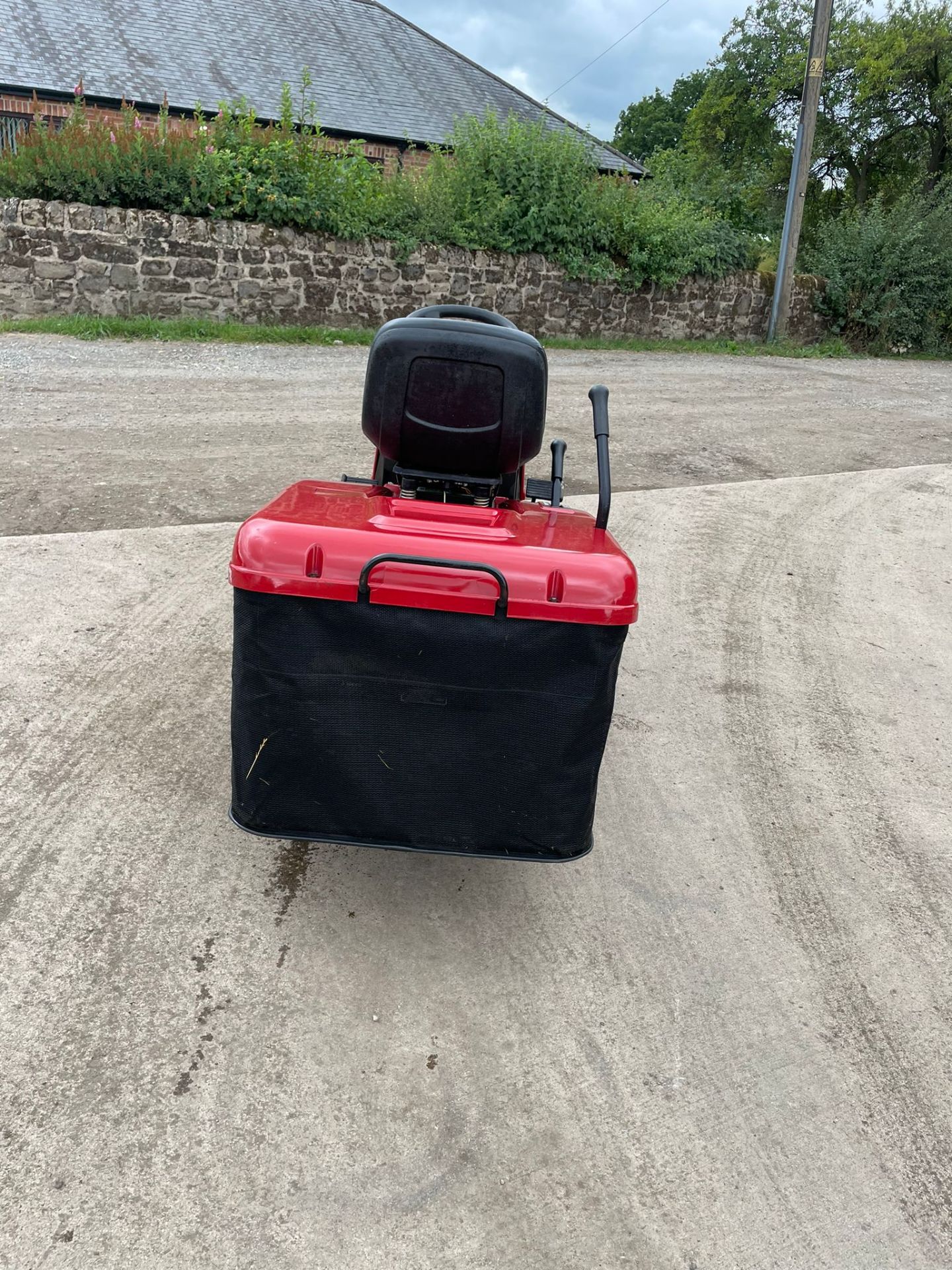 TORO 190-DH RIDE ON LAWN MOWER *NO VAT* - Image 5 of 10