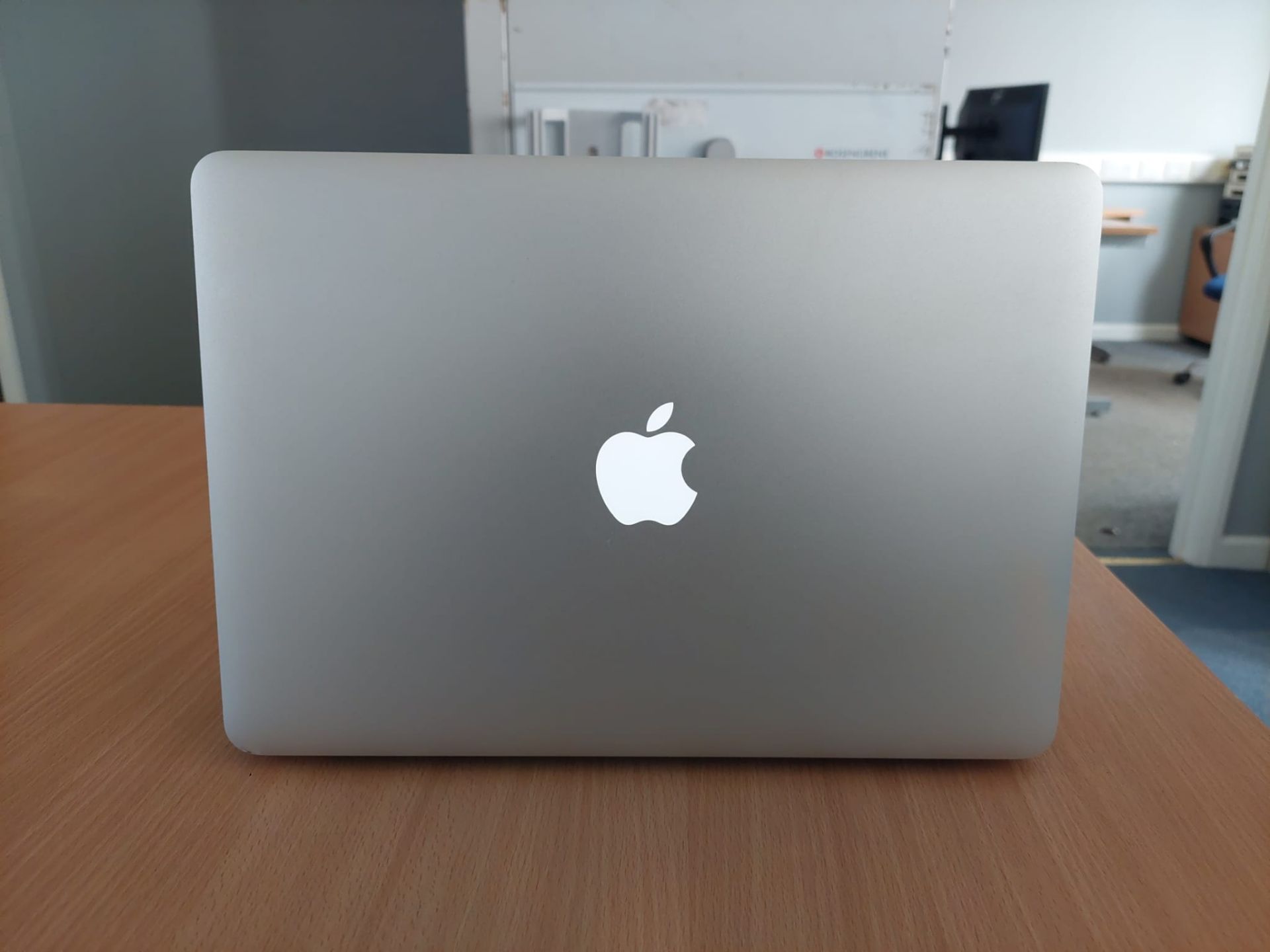 Apple 2015 Macbook Air w/ 13 Inch Display and Dual Core Intel i5 CPU *NO VAT* - Image 4 of 17
