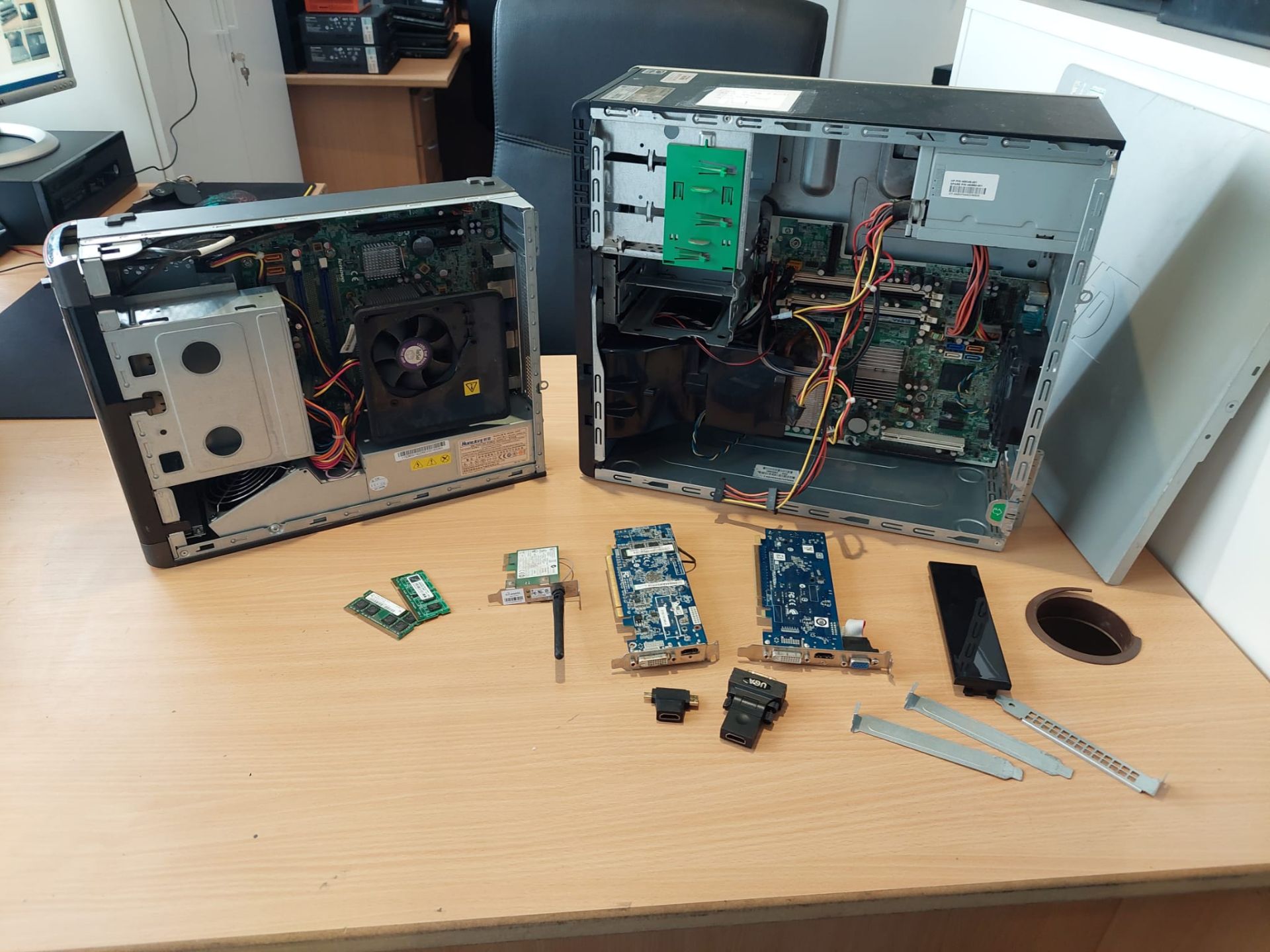 Assortment of Non-Functioning/Untested PCs and PC Parts *NO VAT*