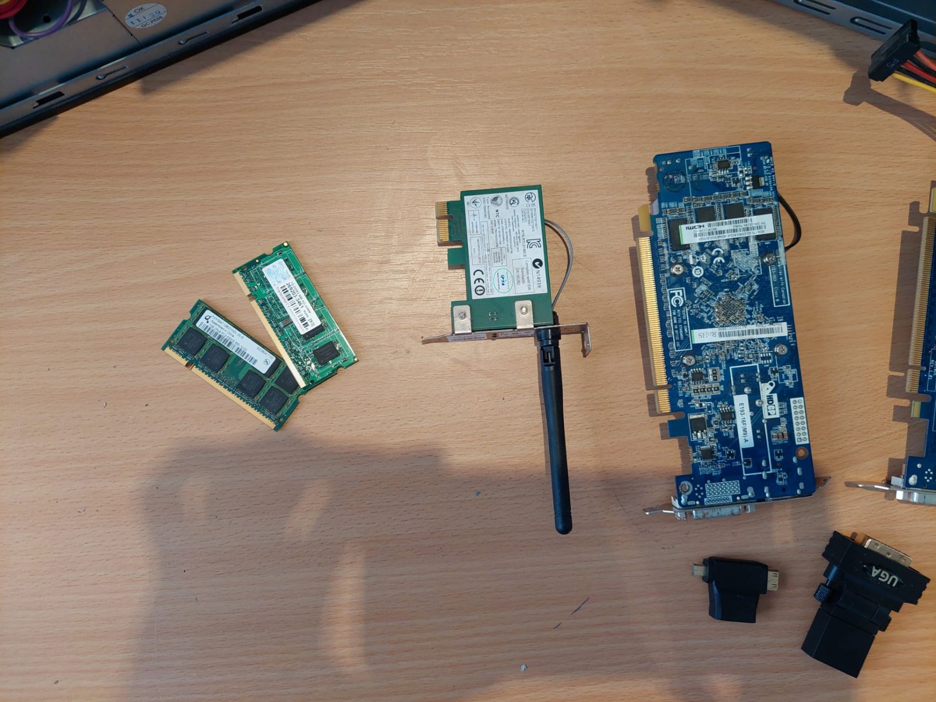 Assortment of Non-Functioning/Untested PCs and PC Parts *NO VAT* - Image 3 of 6