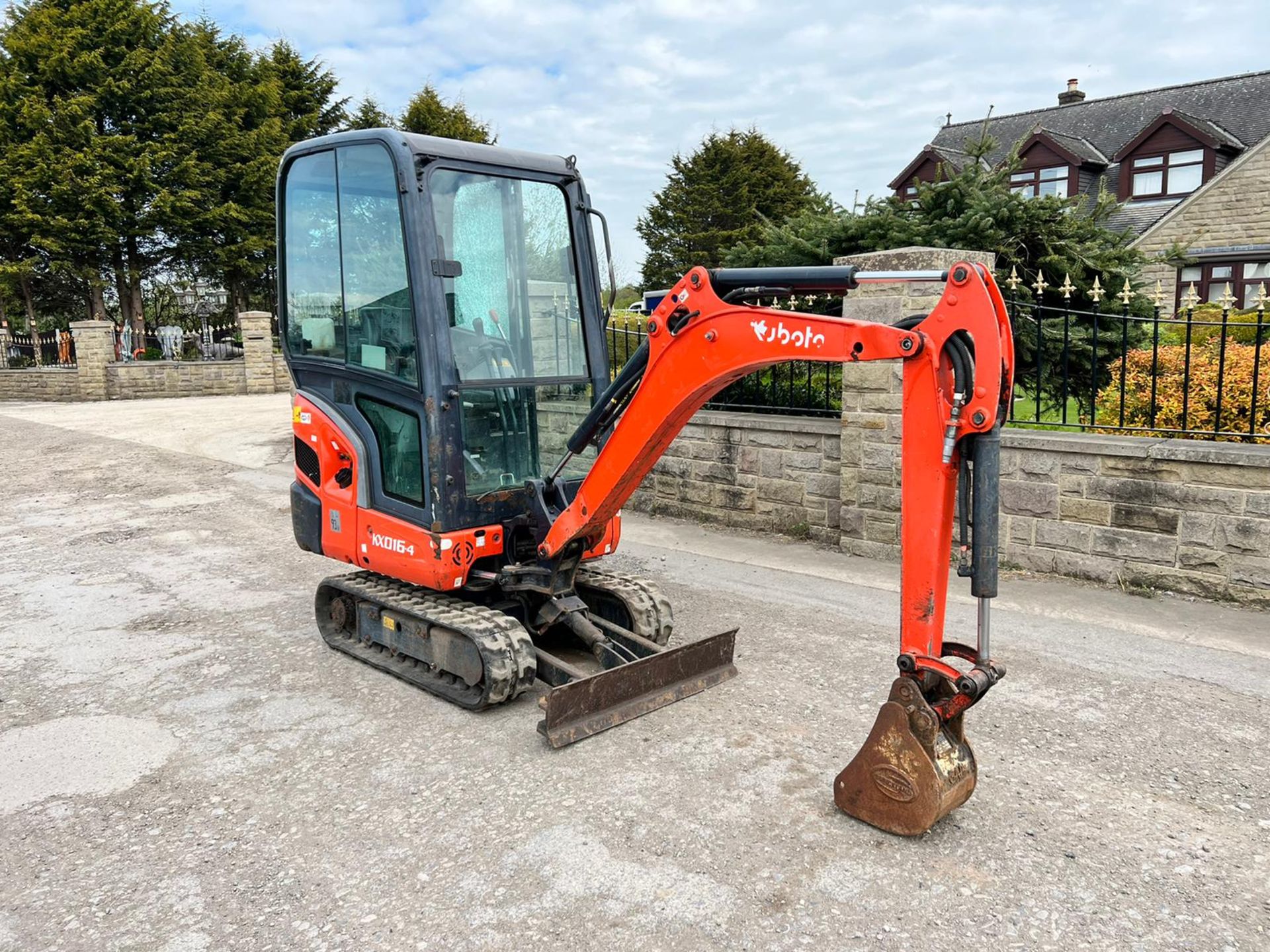 2015 Kubota KX016-4 1.6 Ton Mini Digger, Runs Drives And Digs, Cabbed *PLUS VAT* - Image 8 of 23