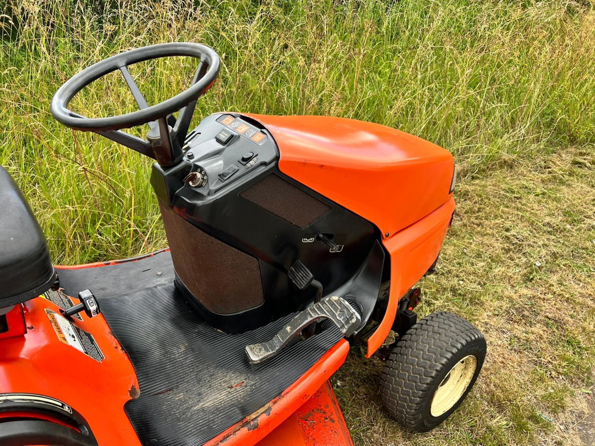 Kubota G2160 Diesel Ride On Mower *PLUS VAT* - Image 9 of 12