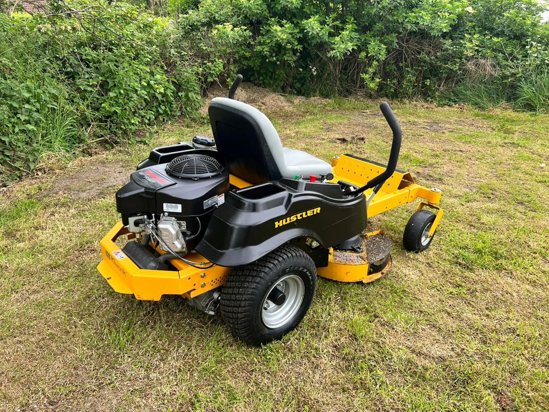 HUSTLER RAPTOR ZERO TURN MOWER, IN VERY GOOD CONDITION, KAWASAKI V TWIN ENGINE *PLUS VAT* - Image 2 of 9