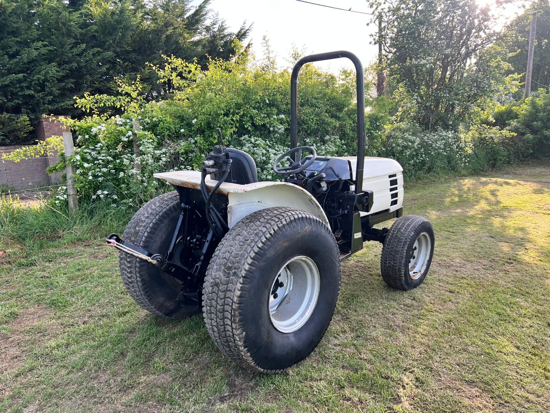 Lamborghini Runner 350 35HP Compact Tractor Electric Start, Roll Bar *PLUS VAT* - Image 5 of 11