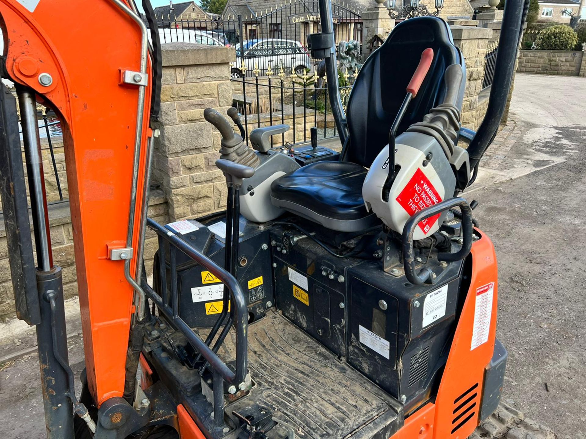 2017 HITACHI ZAXIS 19U 1.9 TON MINI DIGGER, RUNS DRIVES LIFTS, SHOWING A LOW 1609 HOURS - Image 9 of 20