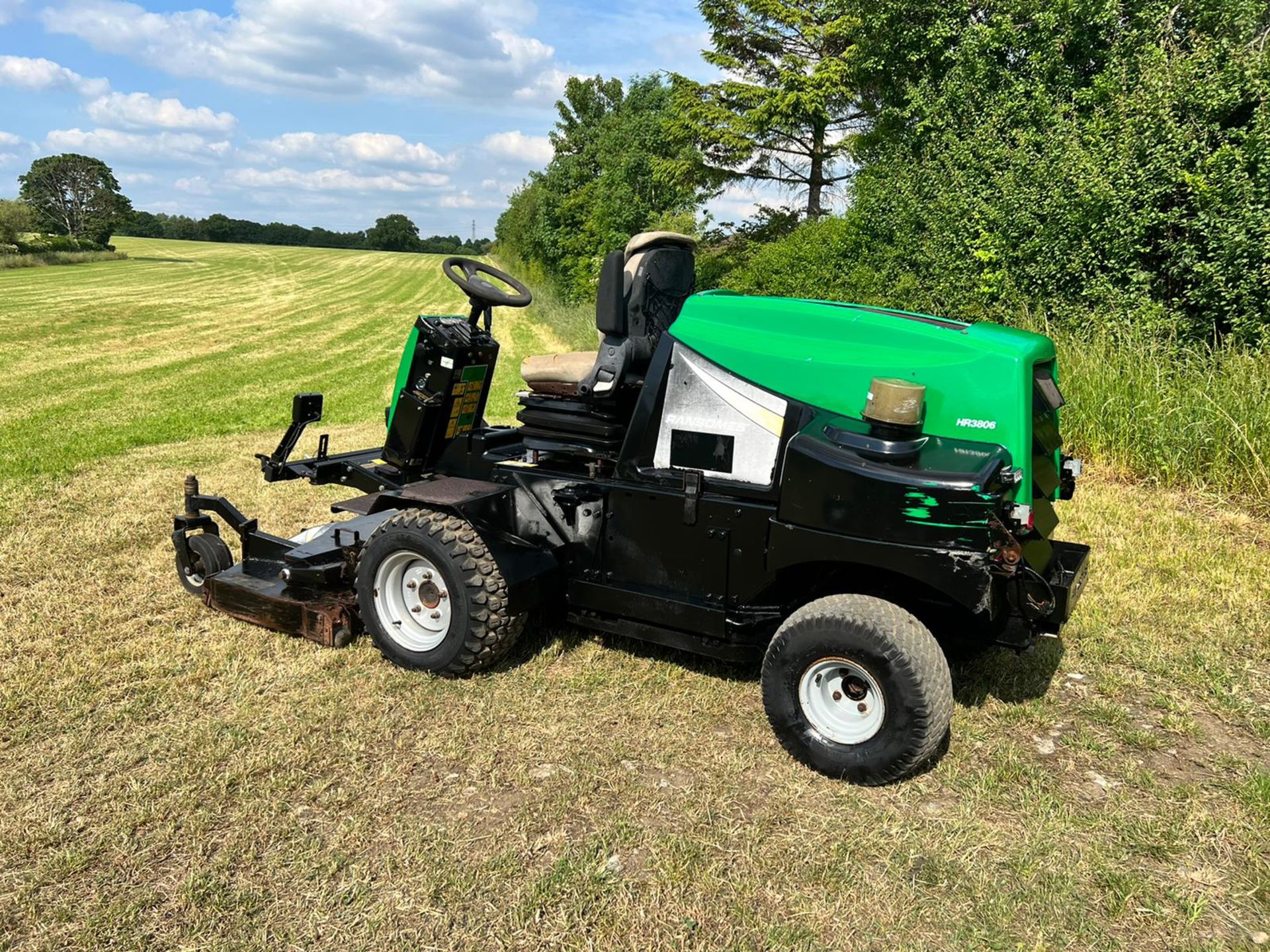 RANSOMES HR3806 4WD DIESEL RIDE ON MOWER *PLUS VAT* - Image 3 of 14