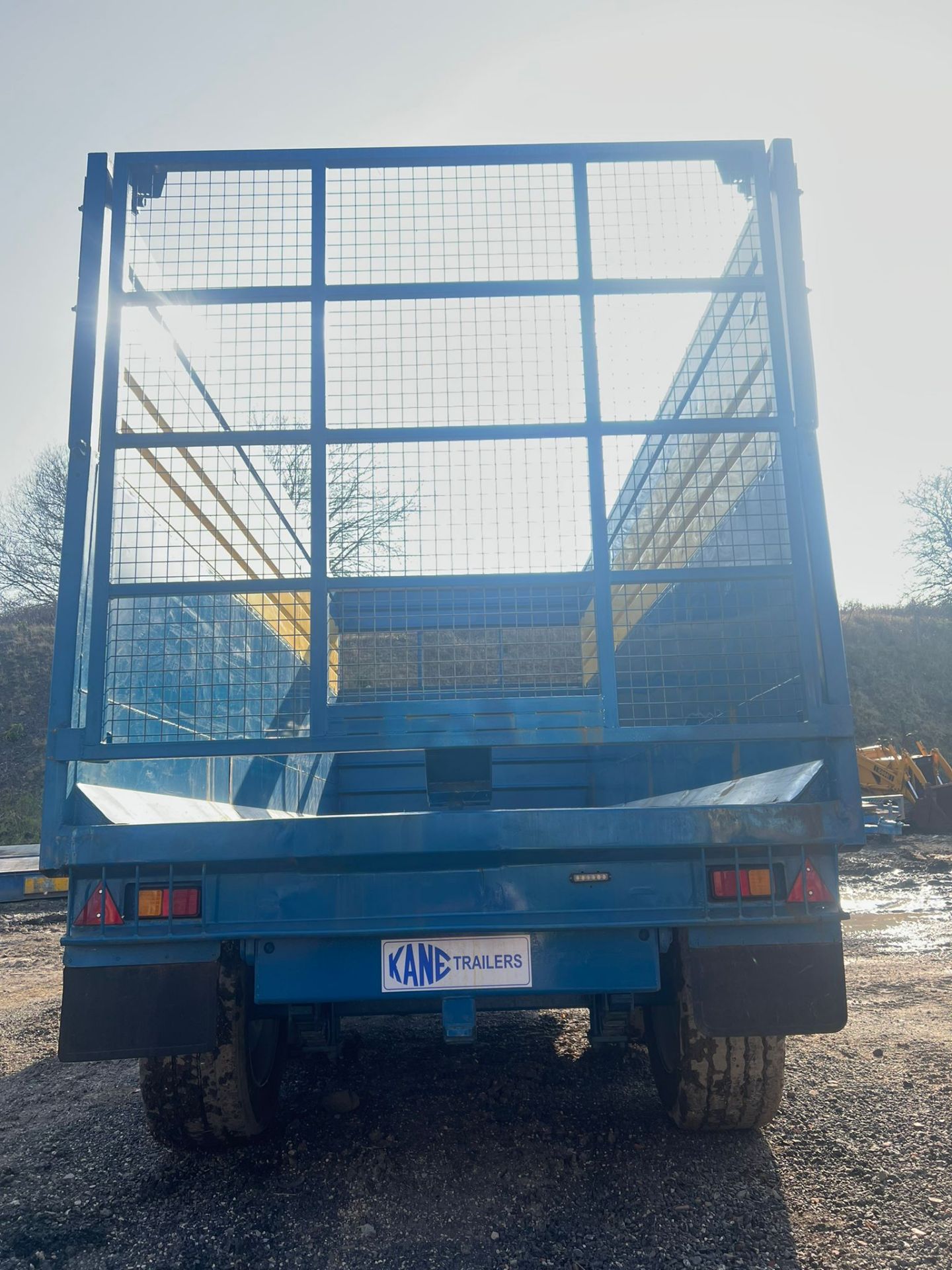 KANE 14 TON TWIN AXLE SILAGE TRAILER FULL BACK DOOR, HYDRAULIC BRAKES *PLUS VAT* - Image 5 of 6