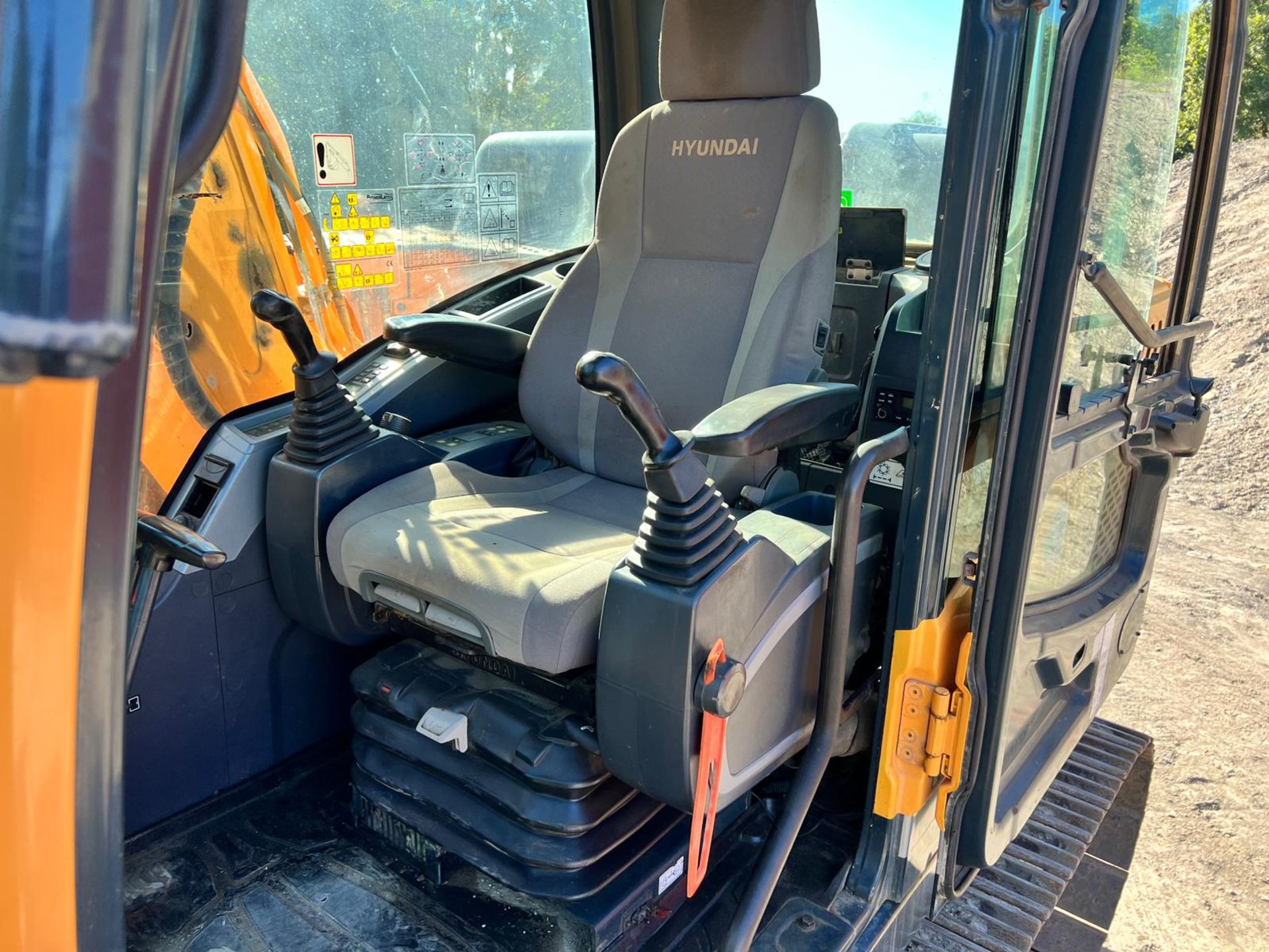 2015 Hyundai Robex 140LC-9A 14 Tonne Excavator *PLUS VAT* - Image 13 of 23