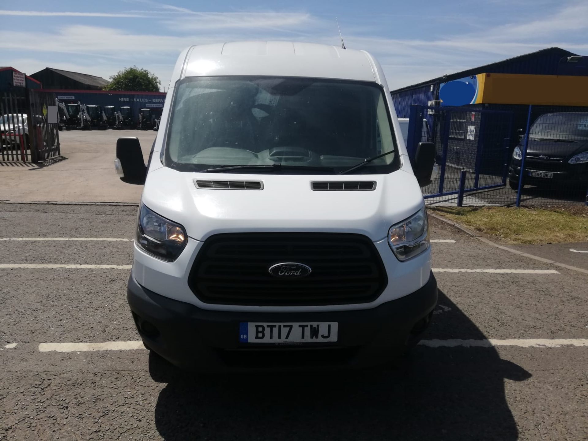 2017 FORD TRANSIT 350 L2H2 WHITE PANEL VAN, EURO 6, 131,000 MILES *PLUS VAT* - Image 2 of 11