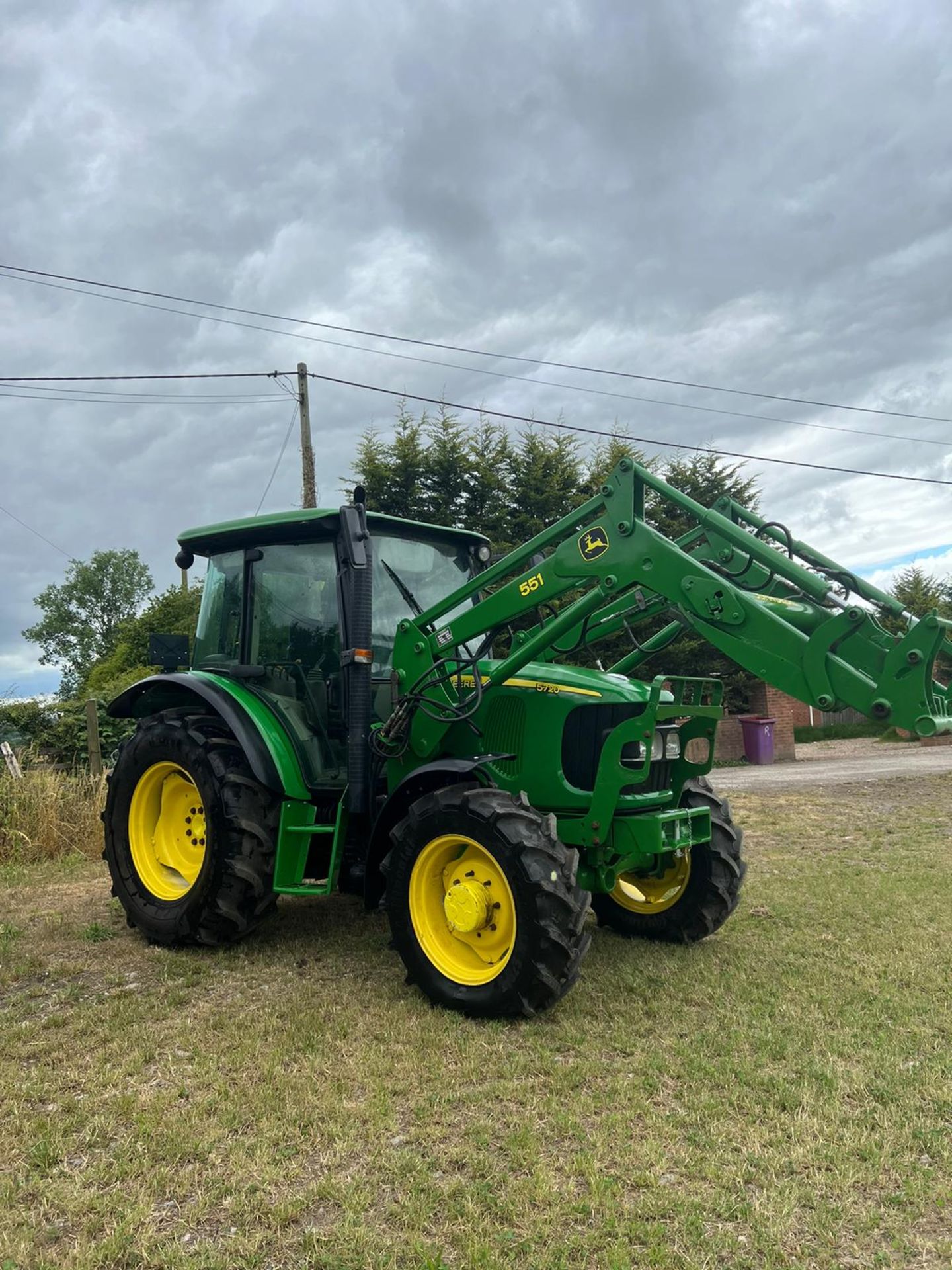 JOHN DEERE 5720 TRACTOR WITH FRONT LOADER *PLUS VAT*