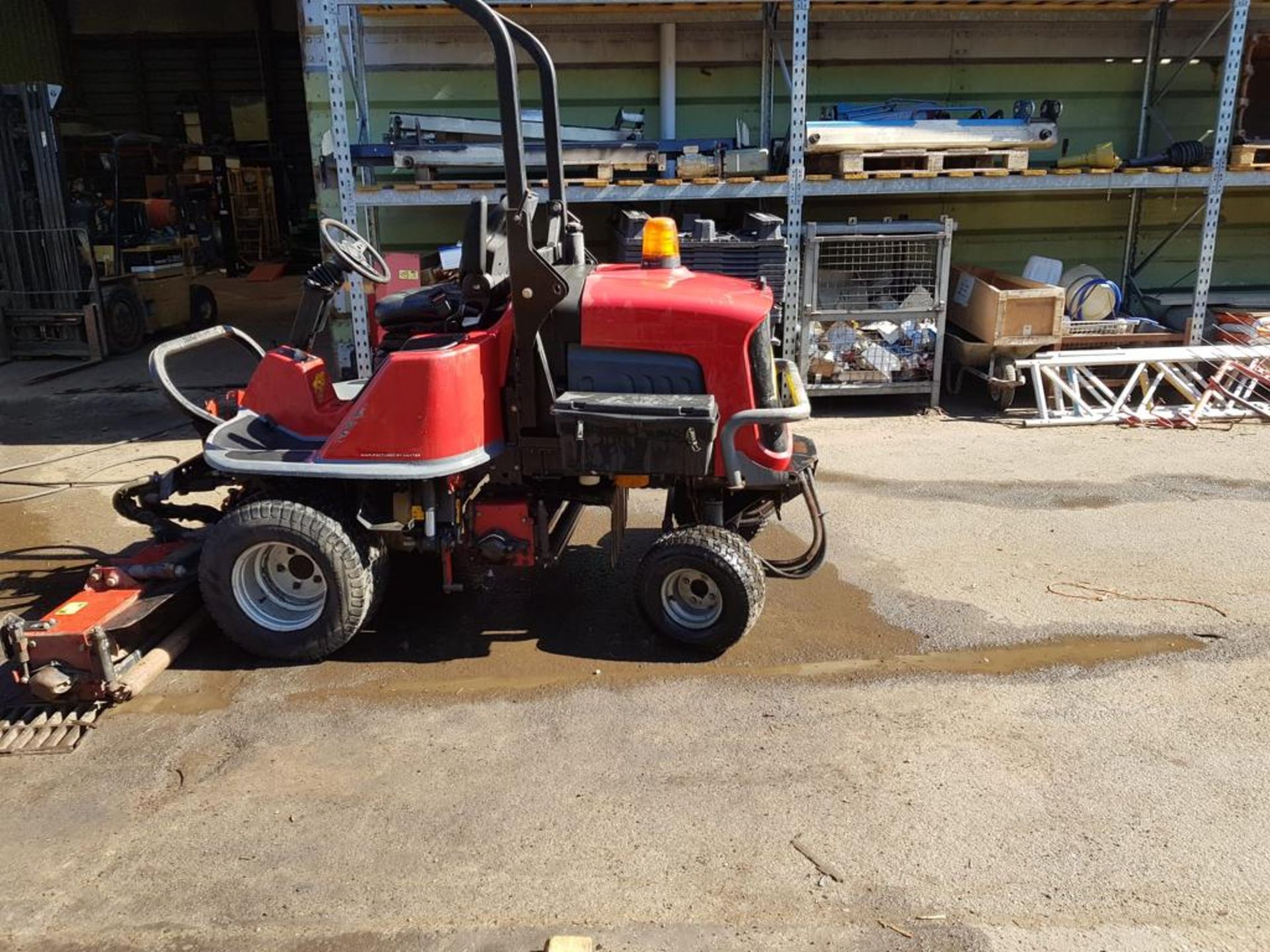 2012 TORO CYLINDER MOWER, EX-COUNCIL, ROAD REGISTERED *NO VAT* - Image 5 of 7