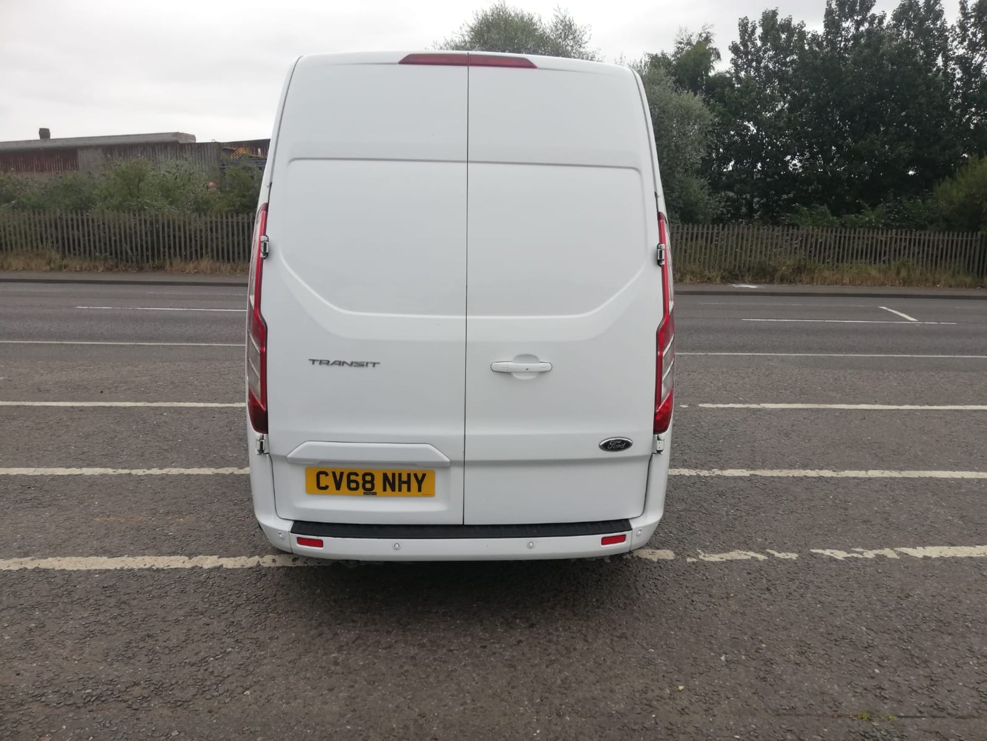 2018/68 FORD TRANSIT CUSTOM 300 LIMITED WHITE PANEL VAN, 124,000 MILES *PLUS VAT* - Image 6 of 10