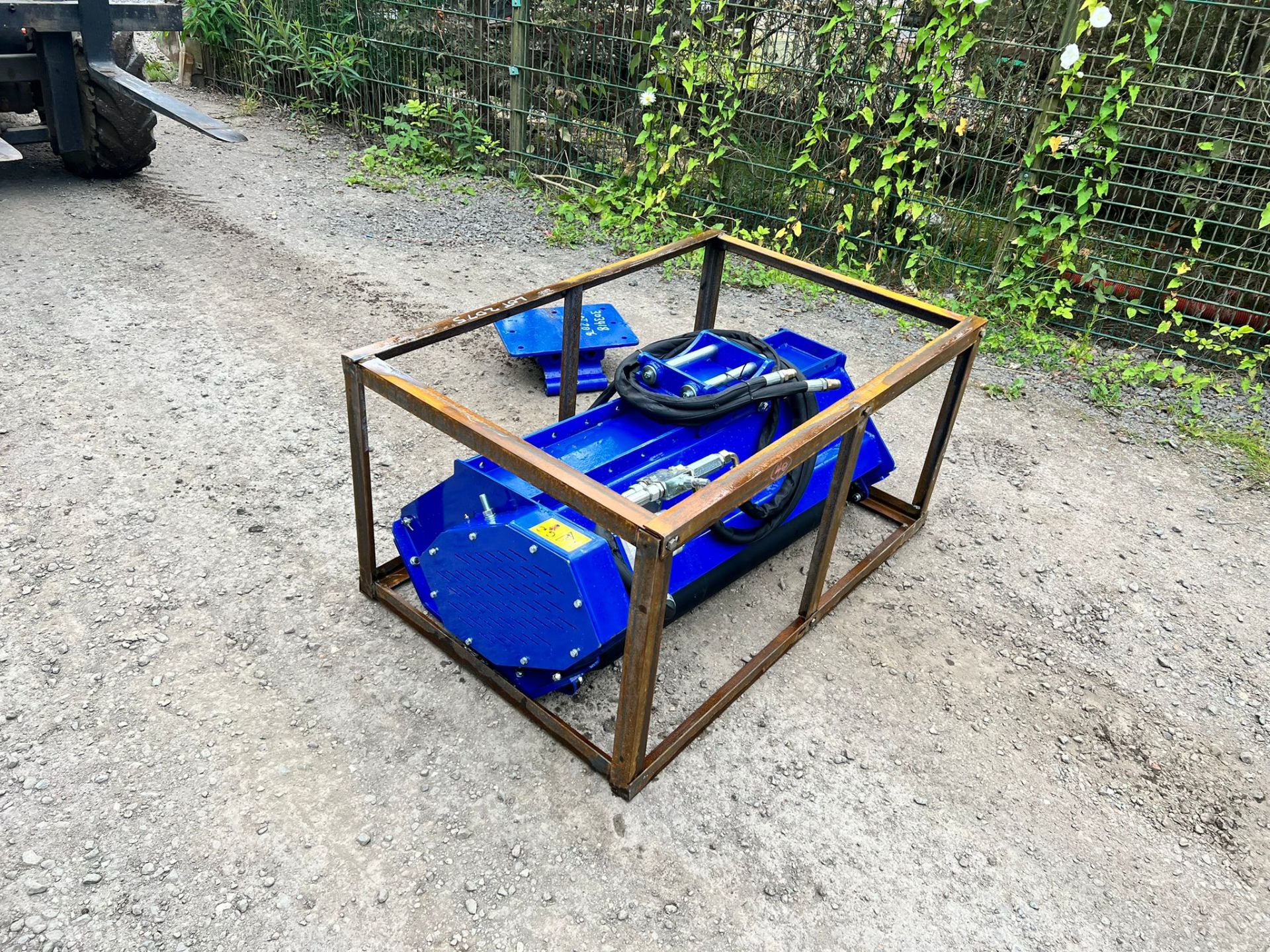 New And Unused 1000mm Hydraulic Flail Mower With Self Levelling Head *PLUS VAT* - Image 9 of 10