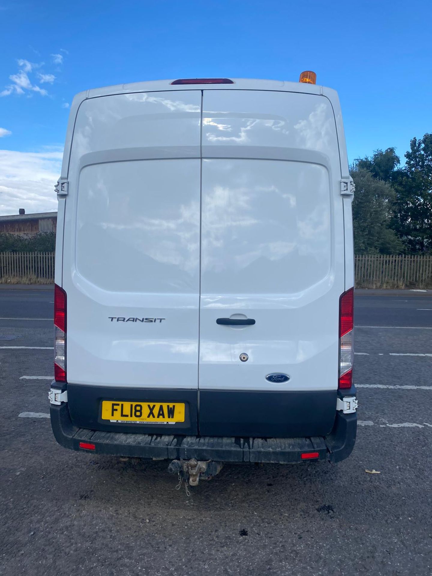 2018 FORD TRANSIT 350 WHITE PANEL VAN *PLUS VAT* - Image 8 of 11